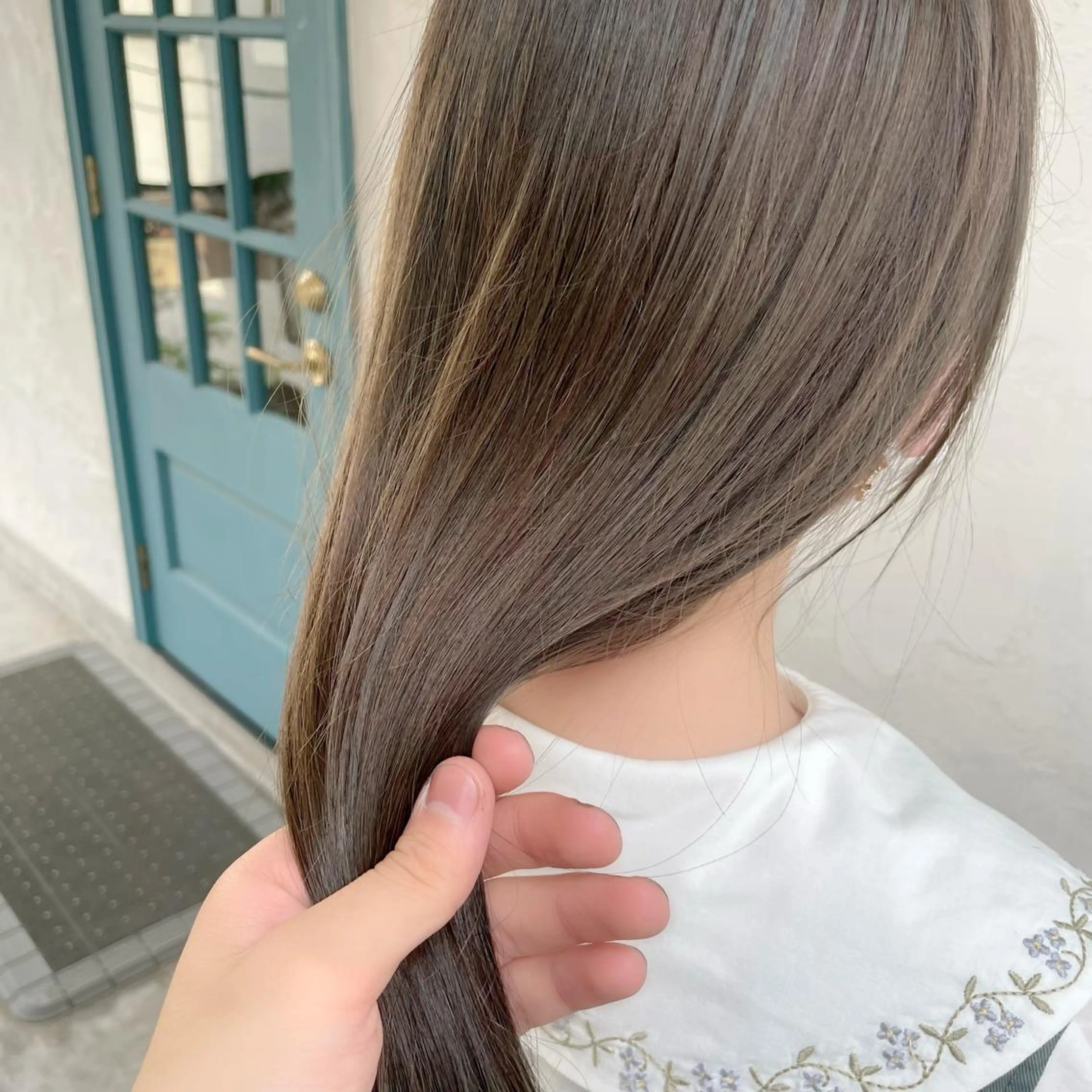 ロング カラー ヘアカラー トリートメント 顔周りカット 【オノザワリョウ】のヘアスタイル