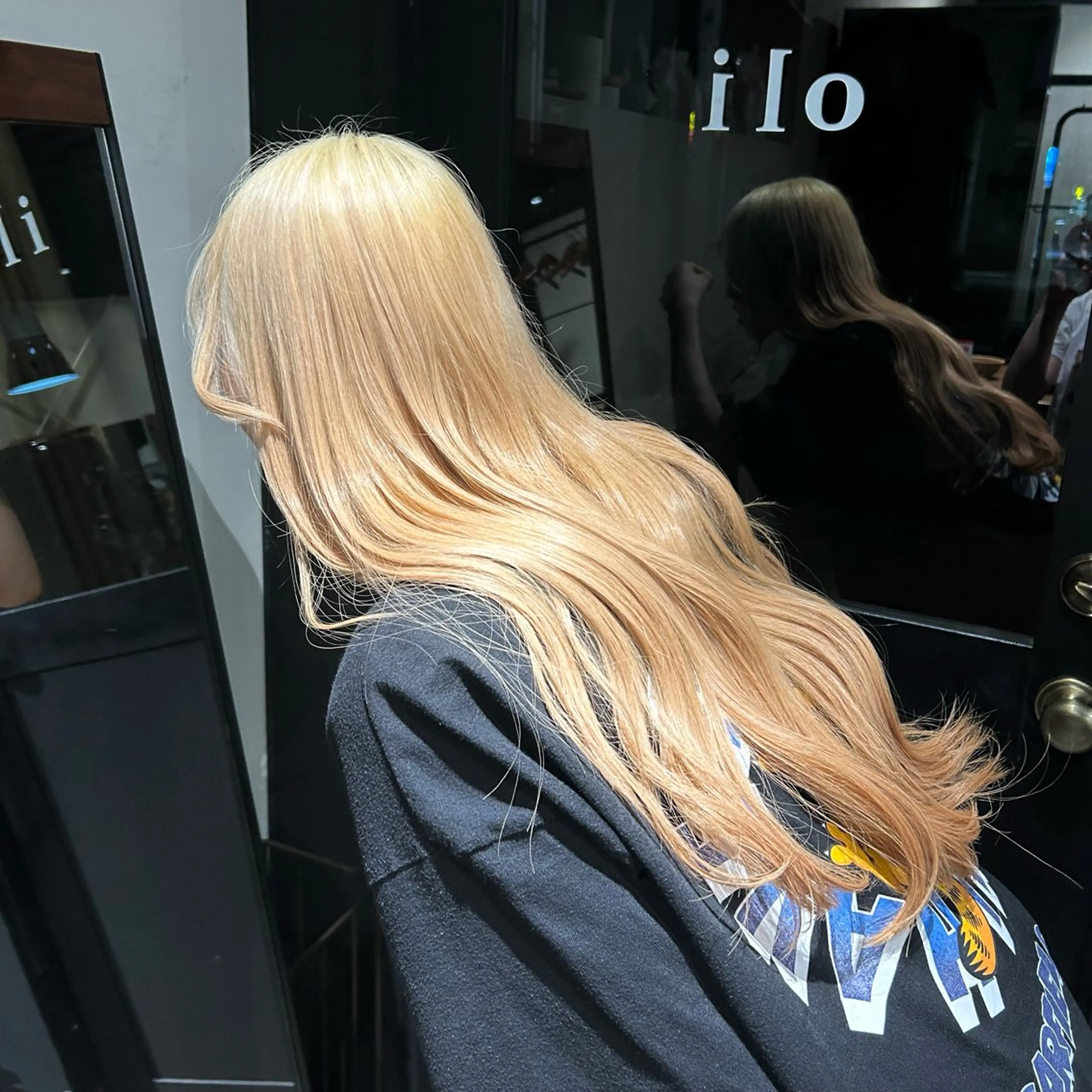 ロング カラー ヘアカラー ひな🐥ハイトーン/ レイヤーカット🍀のヘアスタイル