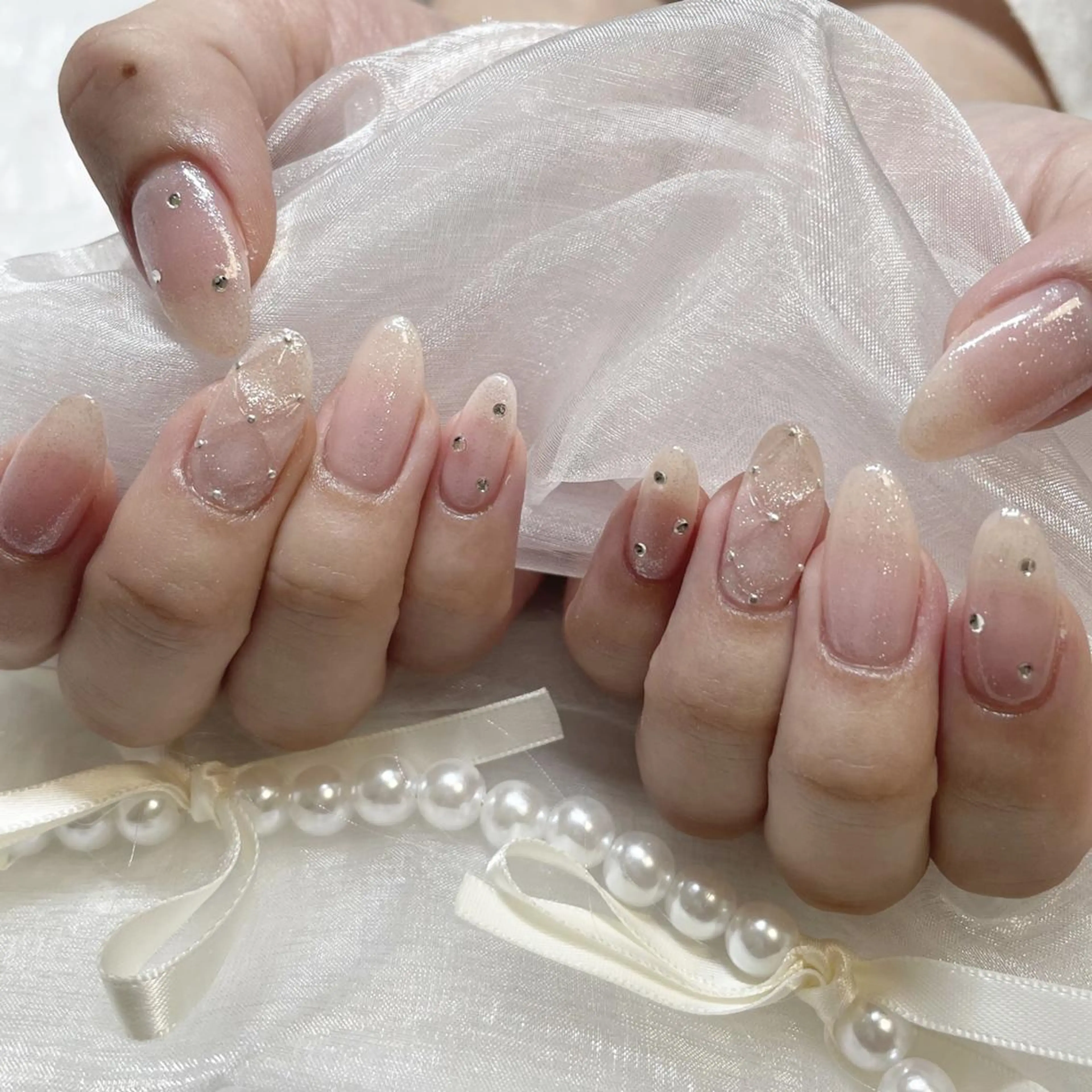 ネイル ジェルネイル キラキラネイル 韓国ネイル 持ち込み ワンカラーネイル ハンドネイル fiore nail 🦋のネイルデザイン