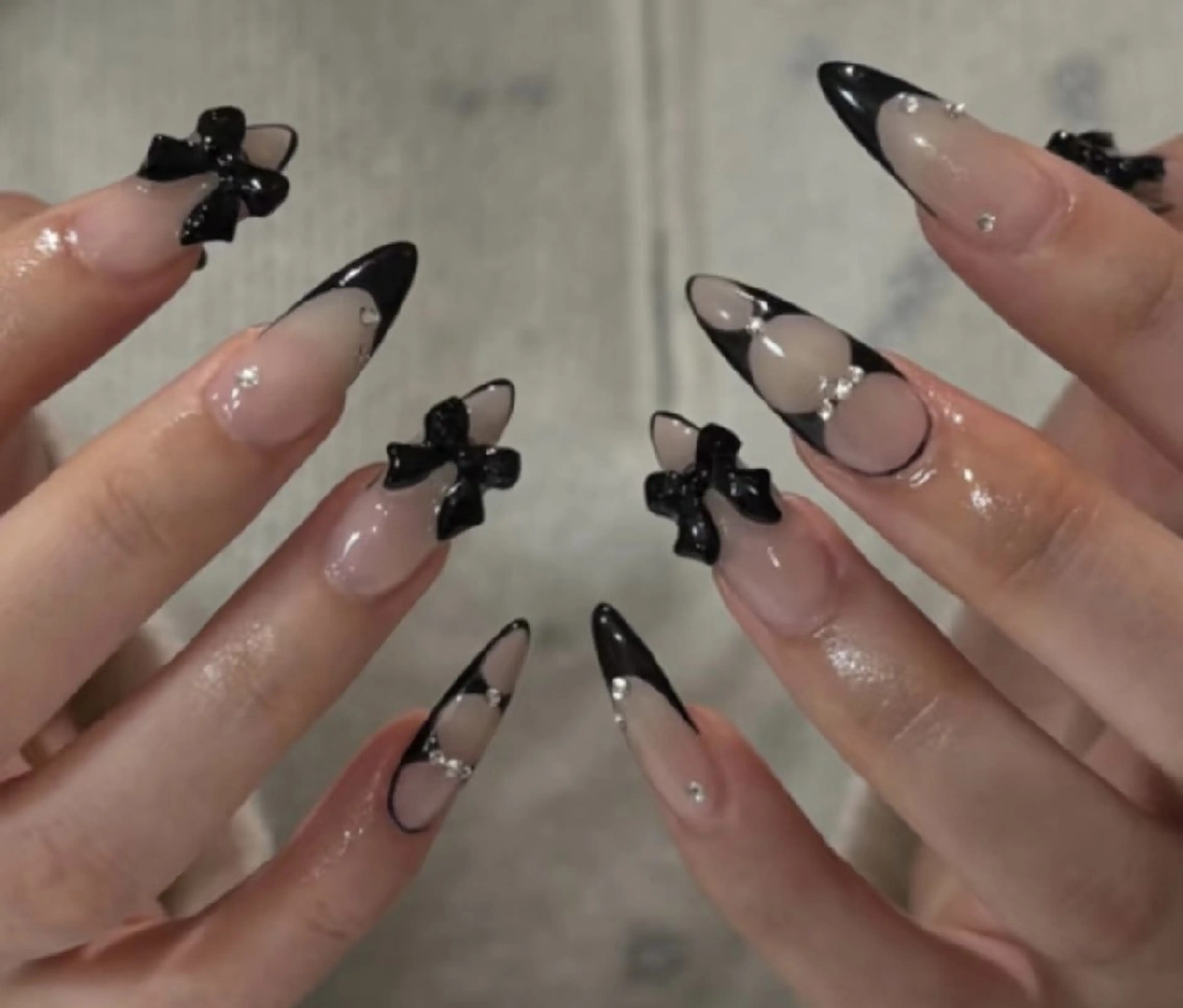 ネイル チークネイル フレンチネイル ジェルネイル ガーリー キラキラネイル ハンドネイル UM Nail Salonのネイルデザイン