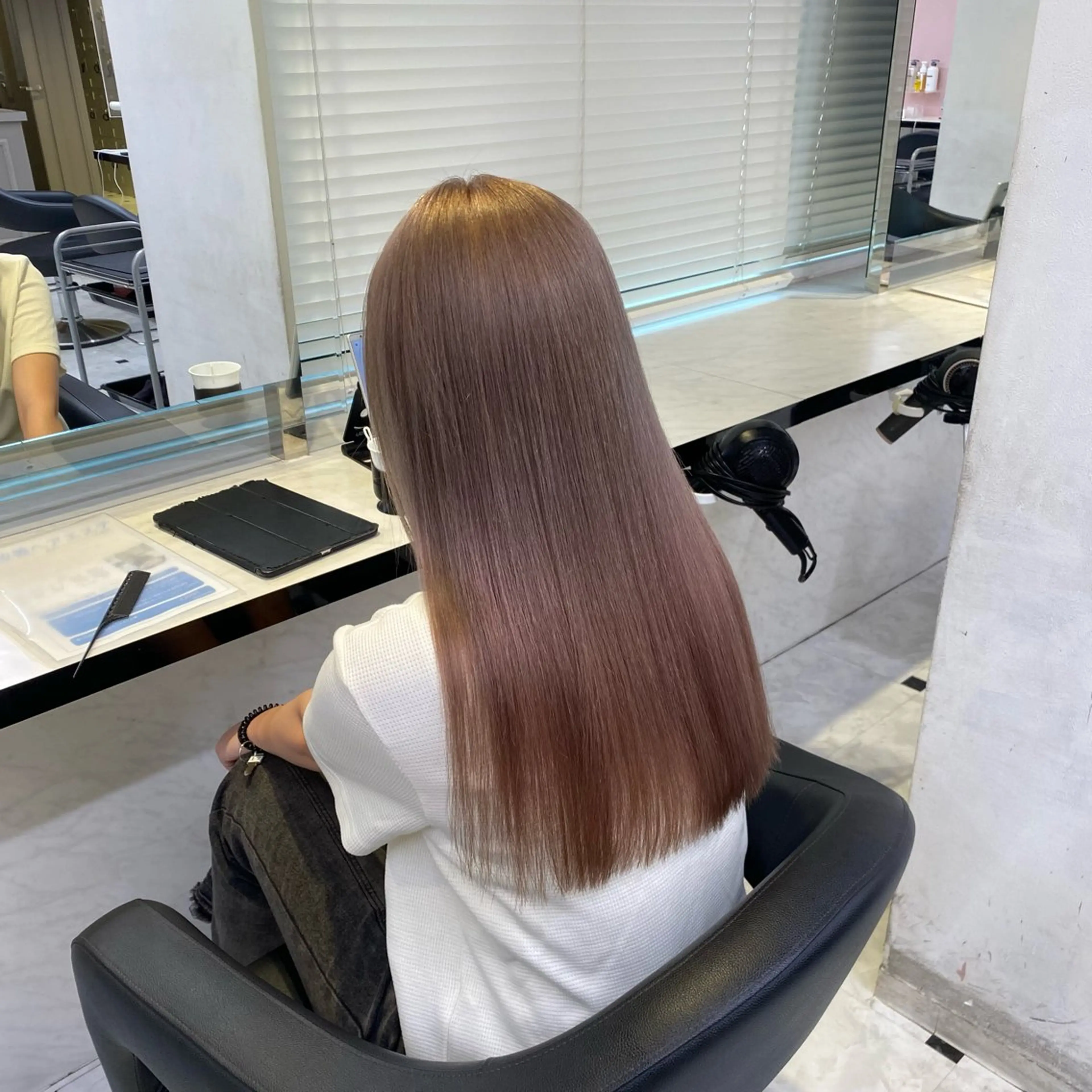 ロング カラー ヘアカラー トリートメント ヘッドスパ ヘアセット 透明感ベージュカラー 🪞上野🪞AIのヘアスタイル