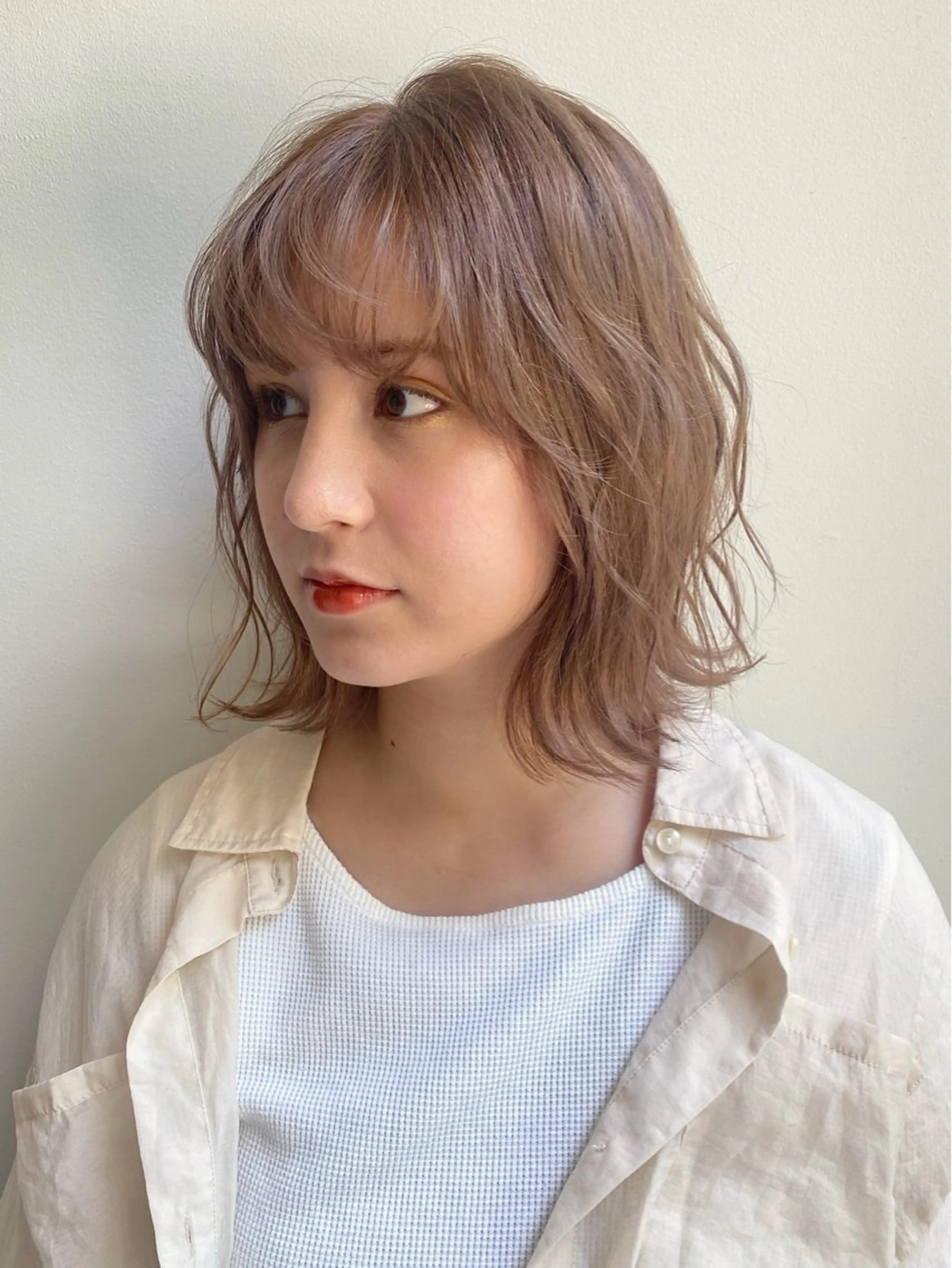 ミディアム カラー 切りっぱなしボブ ベージュカラー ブリーチ ケアブリーチ 透明感カラー カット ヘアカラー saki🌼ボブ× 透明感カラー🌼のヘアスタイル