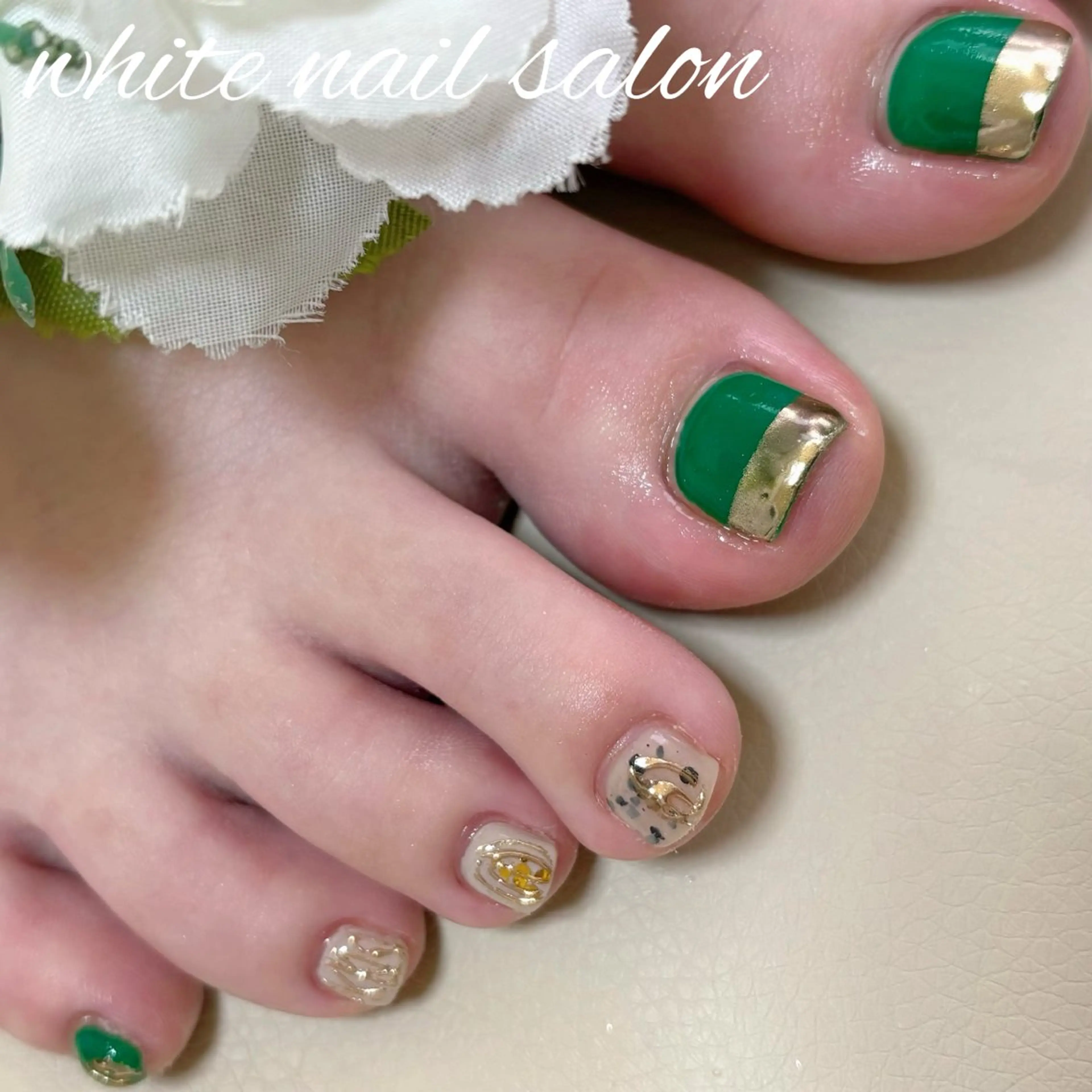 ネイル ホワイト フットネイル white nail salonのネイルデザイン