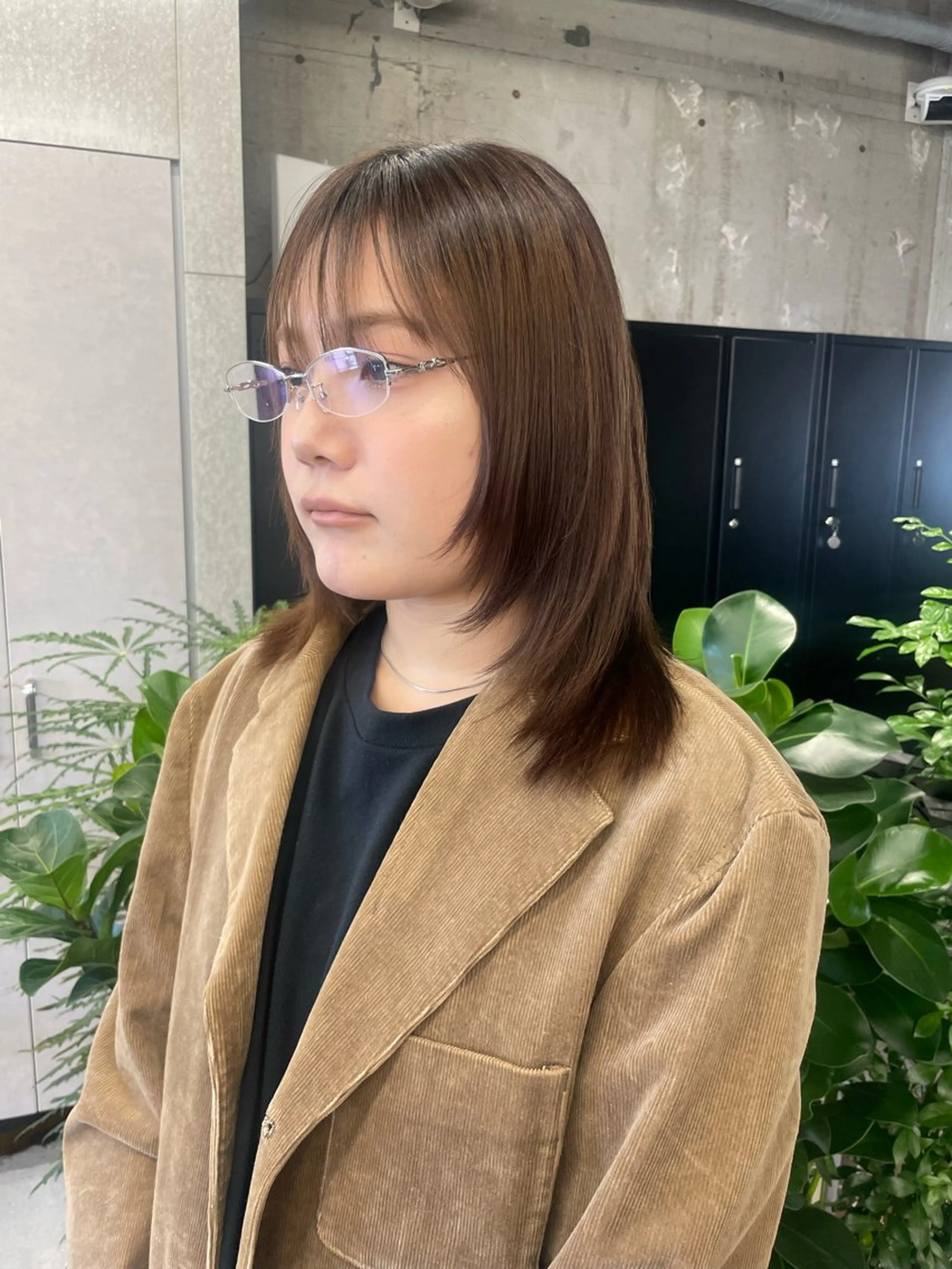 ミディアム カット MIFA レイヤー／パーマのヘアスタイル