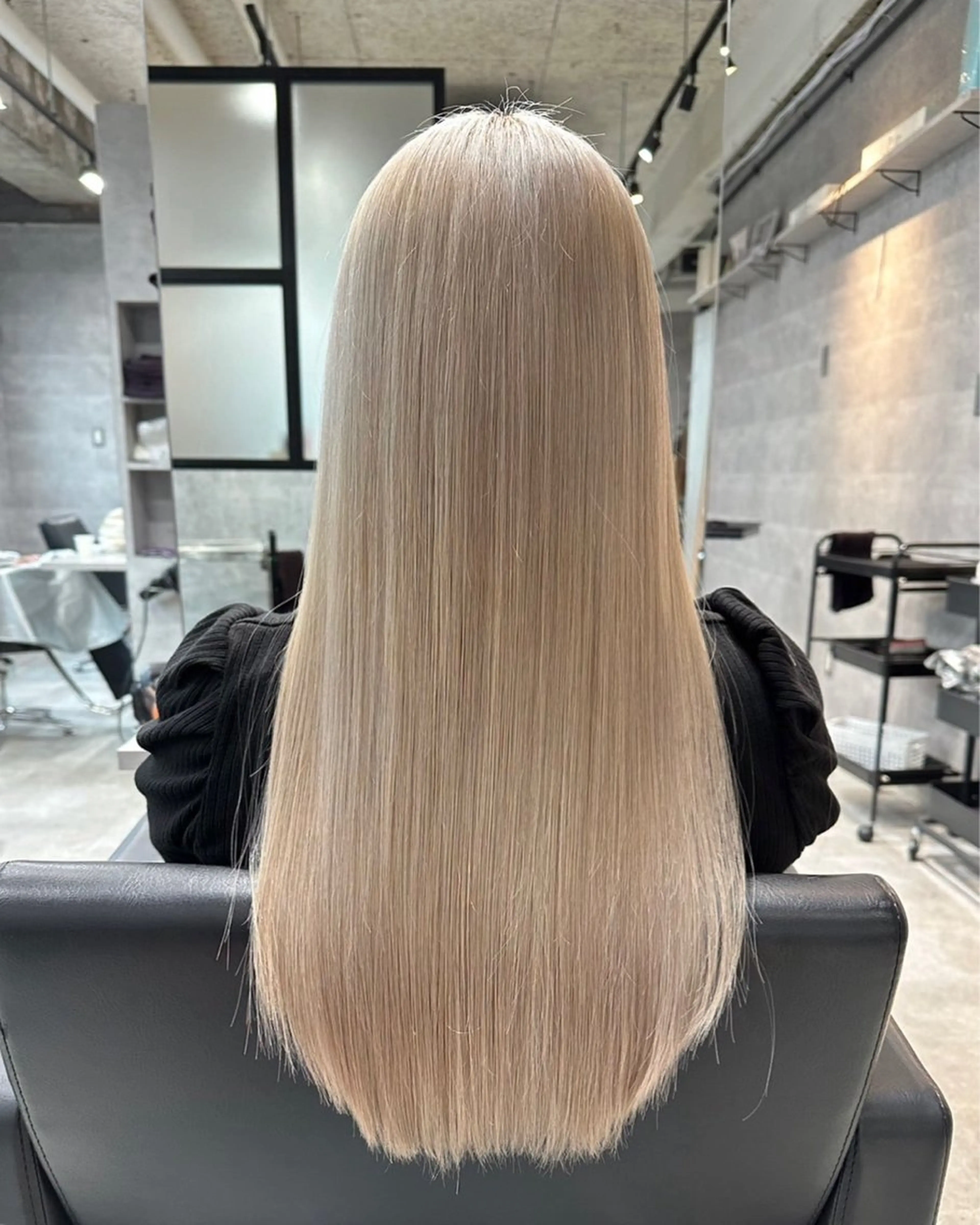 ロング カラー HOHOMI （ほほみ）のヘアスタイル