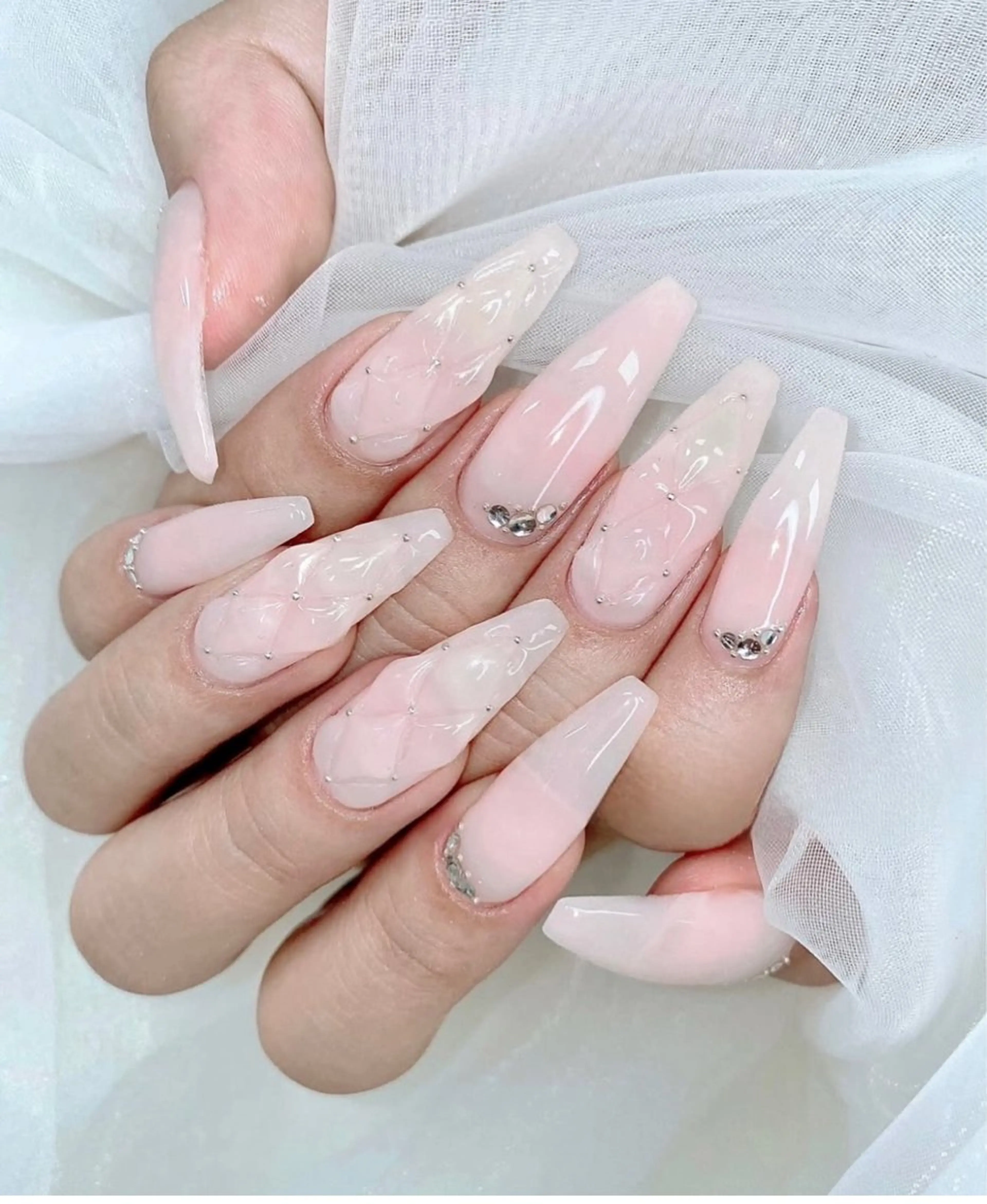 ハンドネイル Lyna 池袋のネイルデザイン