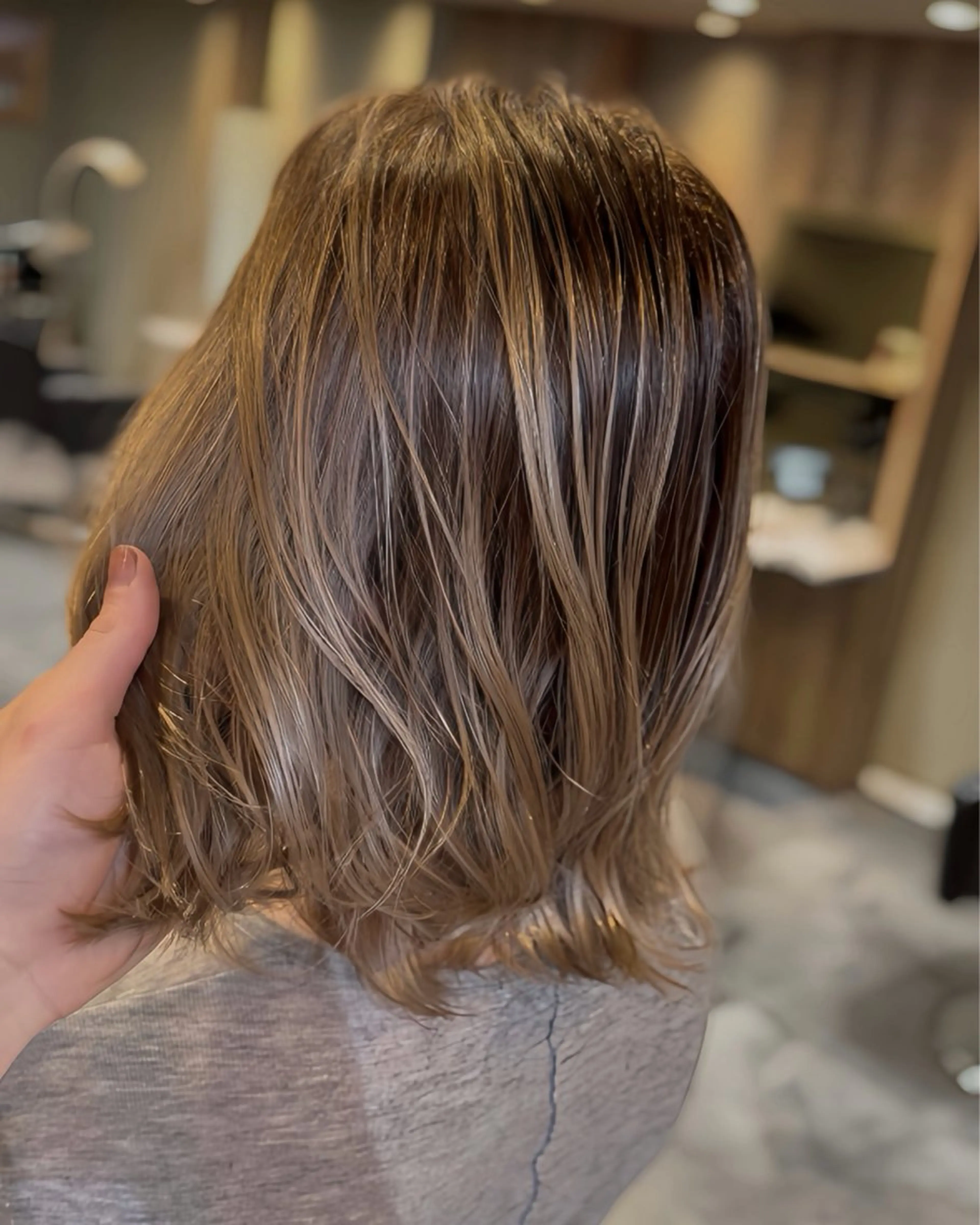 ミディアム カラー ブリーチ デザインカラー ハイライトカラー ハイライト ヘアカラー 🇺🇸海外デザイン iCON TOKYOのヘアスタイル