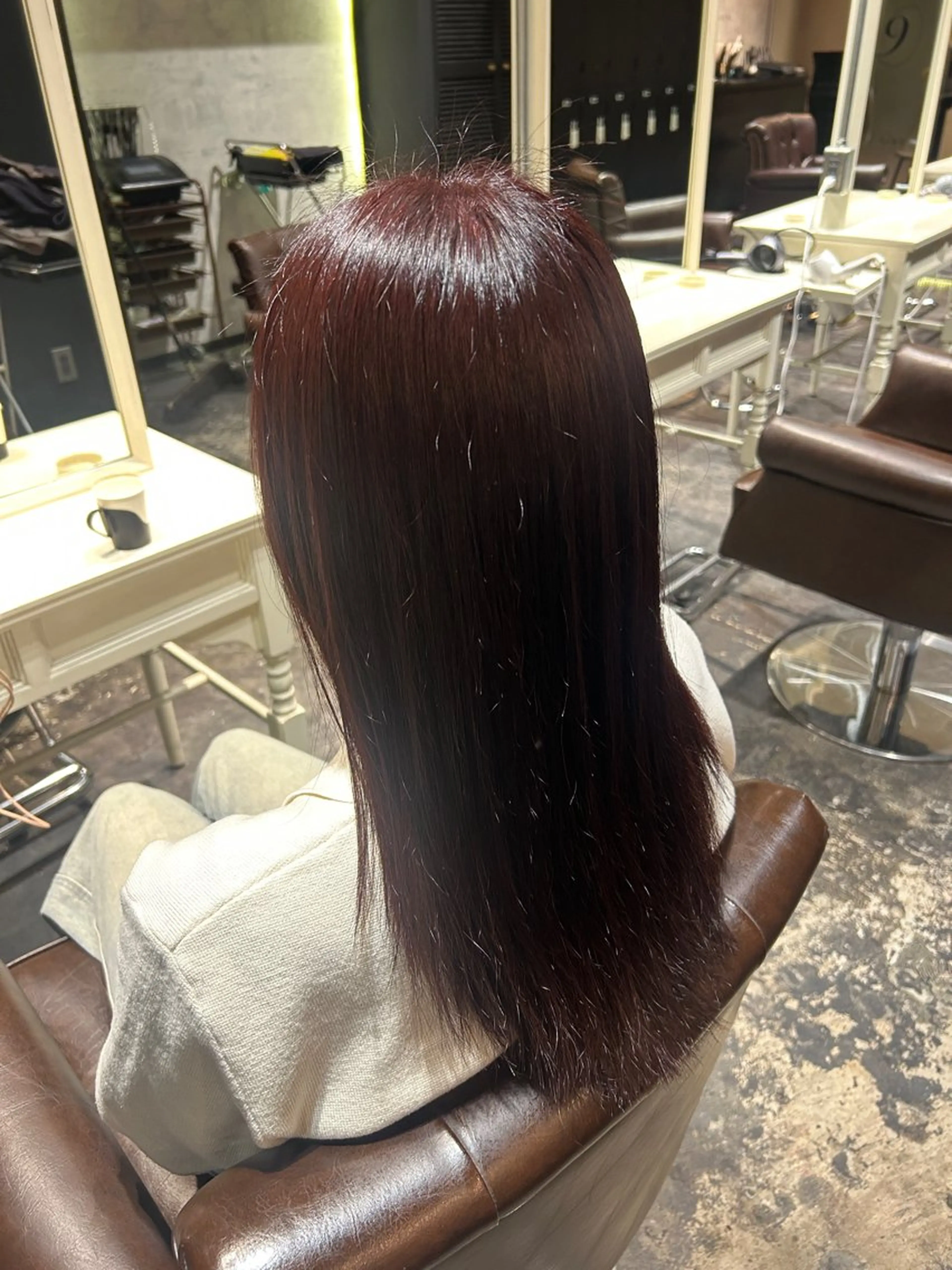 セミロング 朝飛 唯菜のヘアスタイル