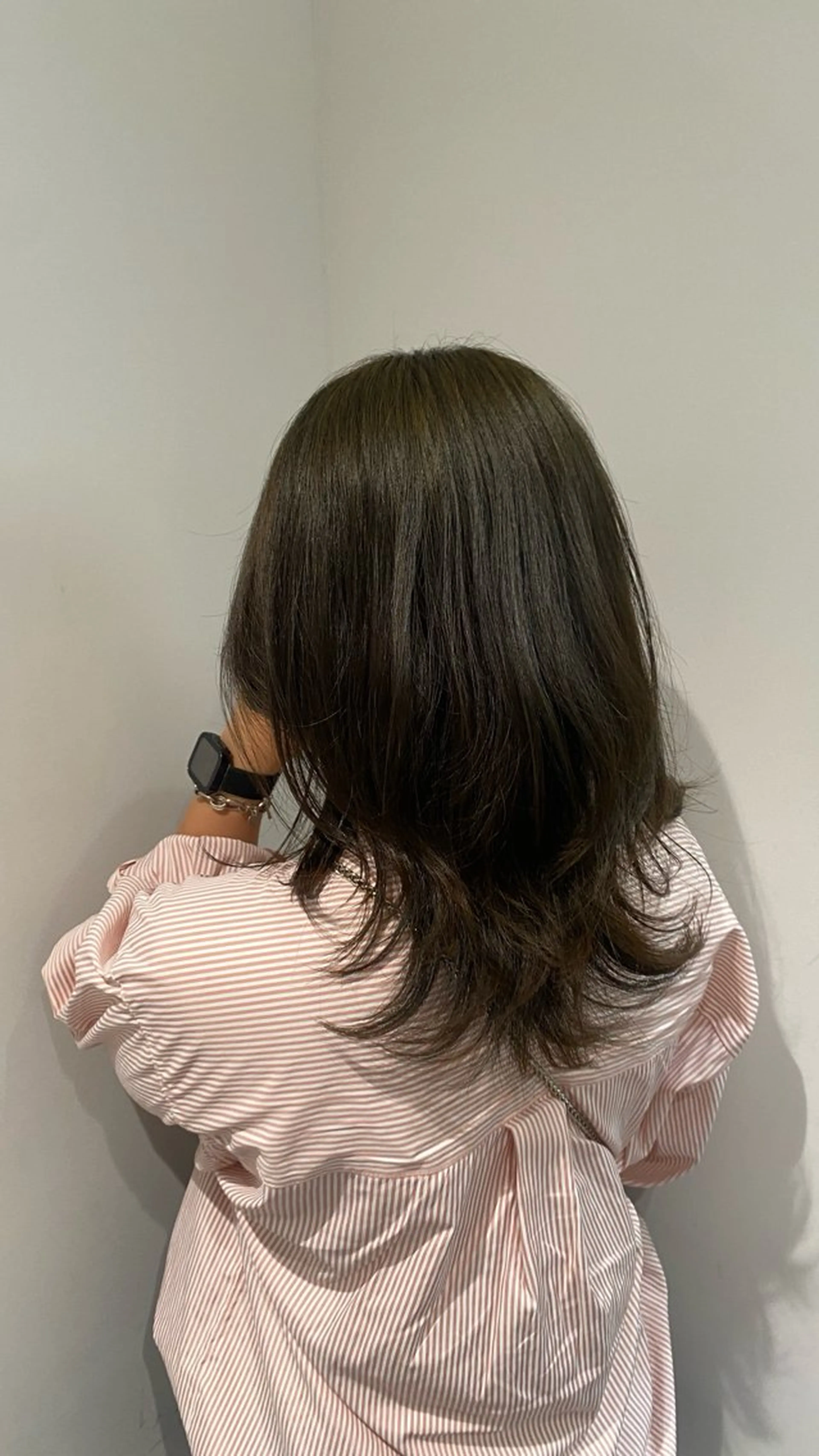 ミディアム カラー ベージュカラー オリーブベージュ くびれヘア 韓国風ヘア 江坂トレンド韓国風 髪質改善shinoのヘアスタイル