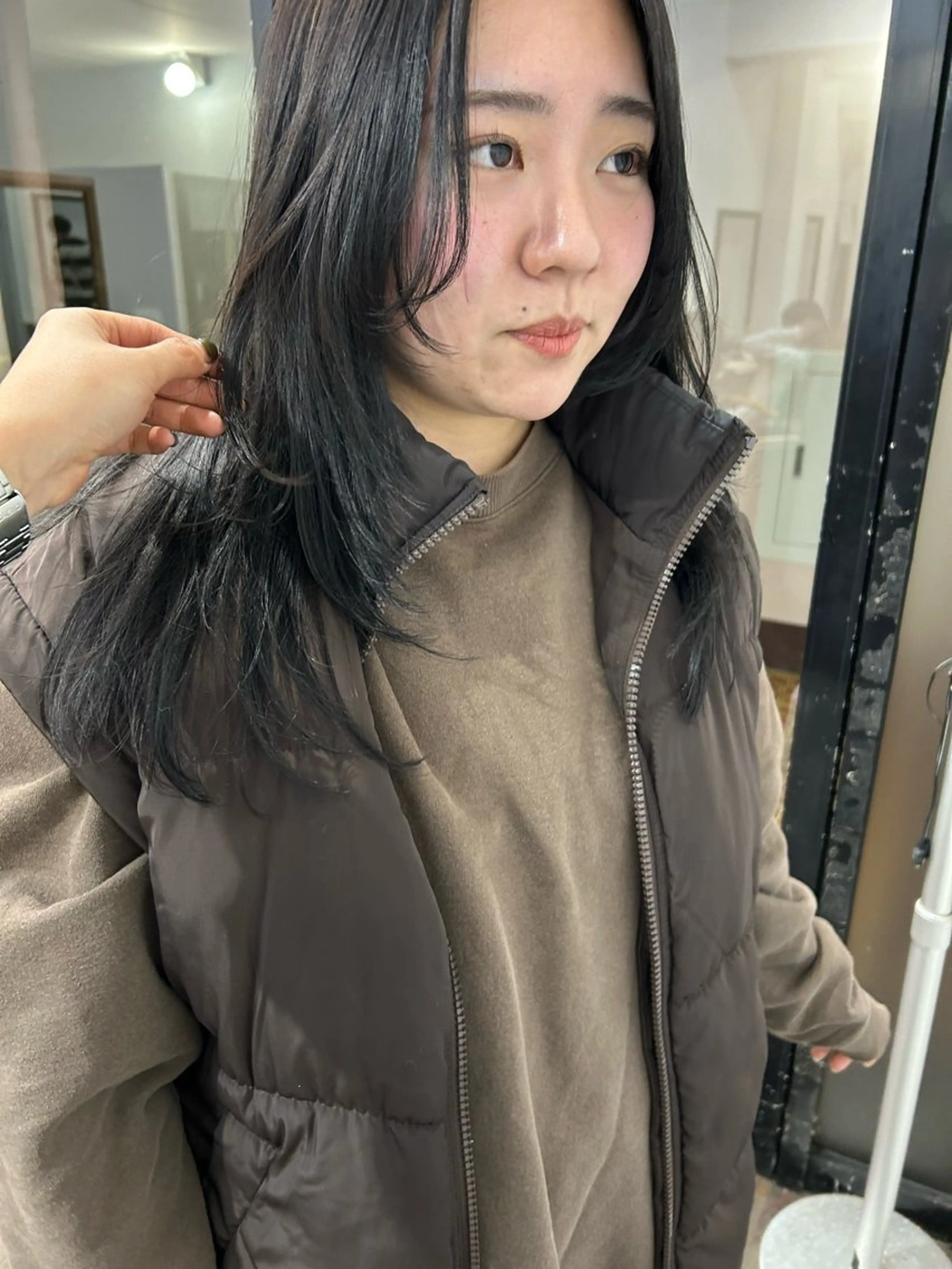 ミディアム Yui. レイヤー/パーマのヘアスタイル