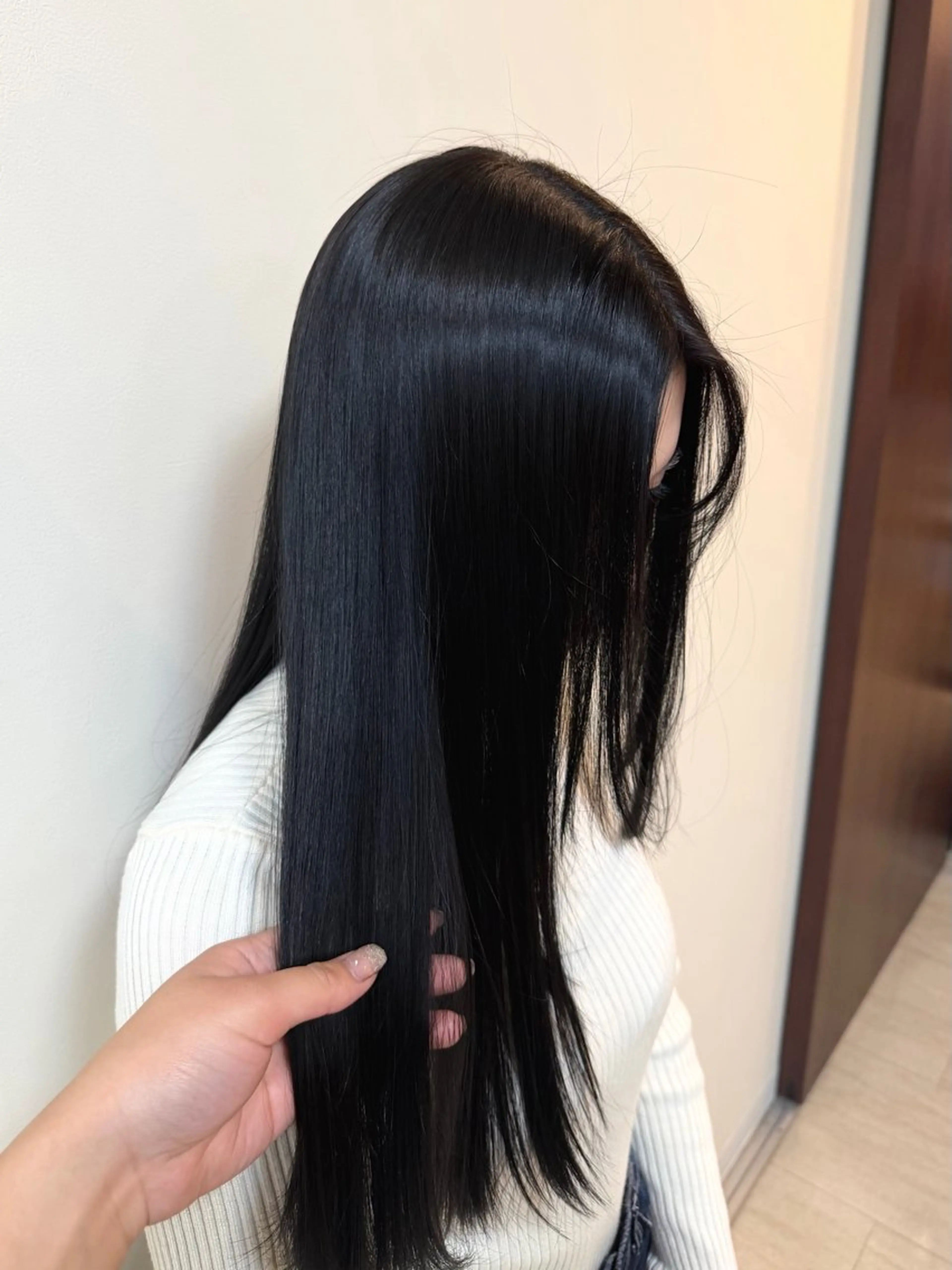 ロング 学生 岸田 奈々／ 艶髪／トレンドカラーのヘアスタイル