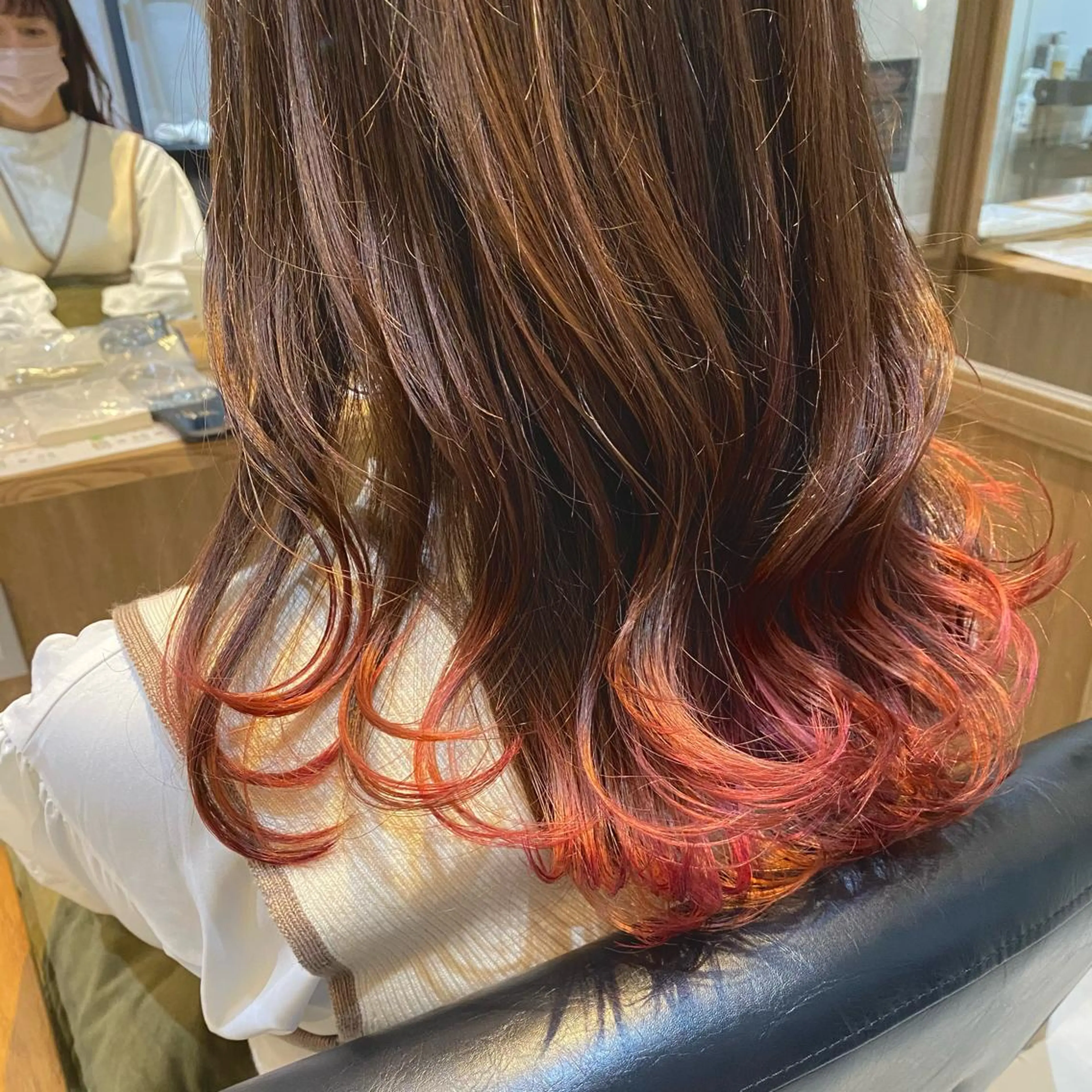 セミロング 川尻 詩織のヘアスタイル