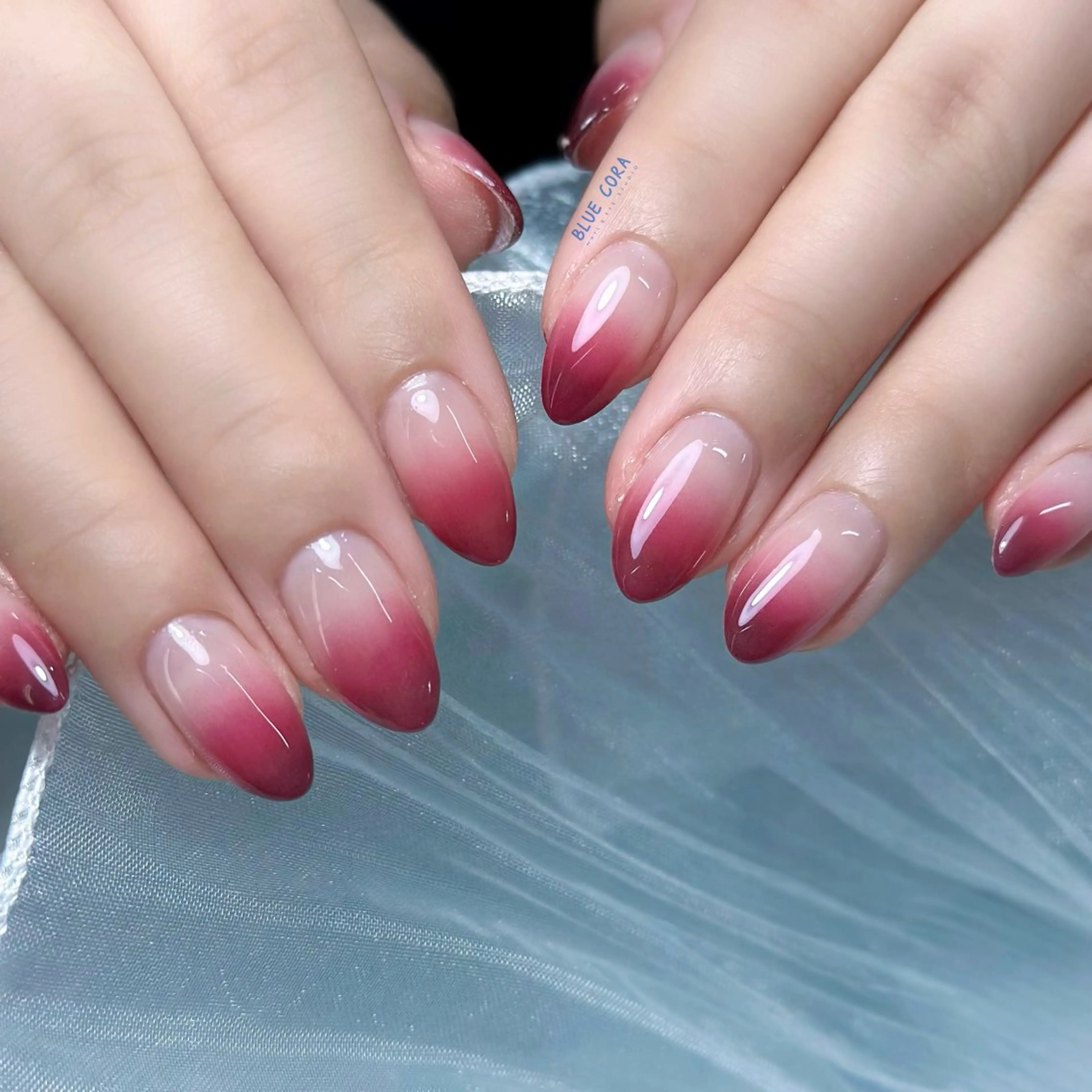 ネイル クリアネイル グラデーション ハンドネイル ハンドケア BLUE CORA所属・BLUE CORAのネイルデザイン