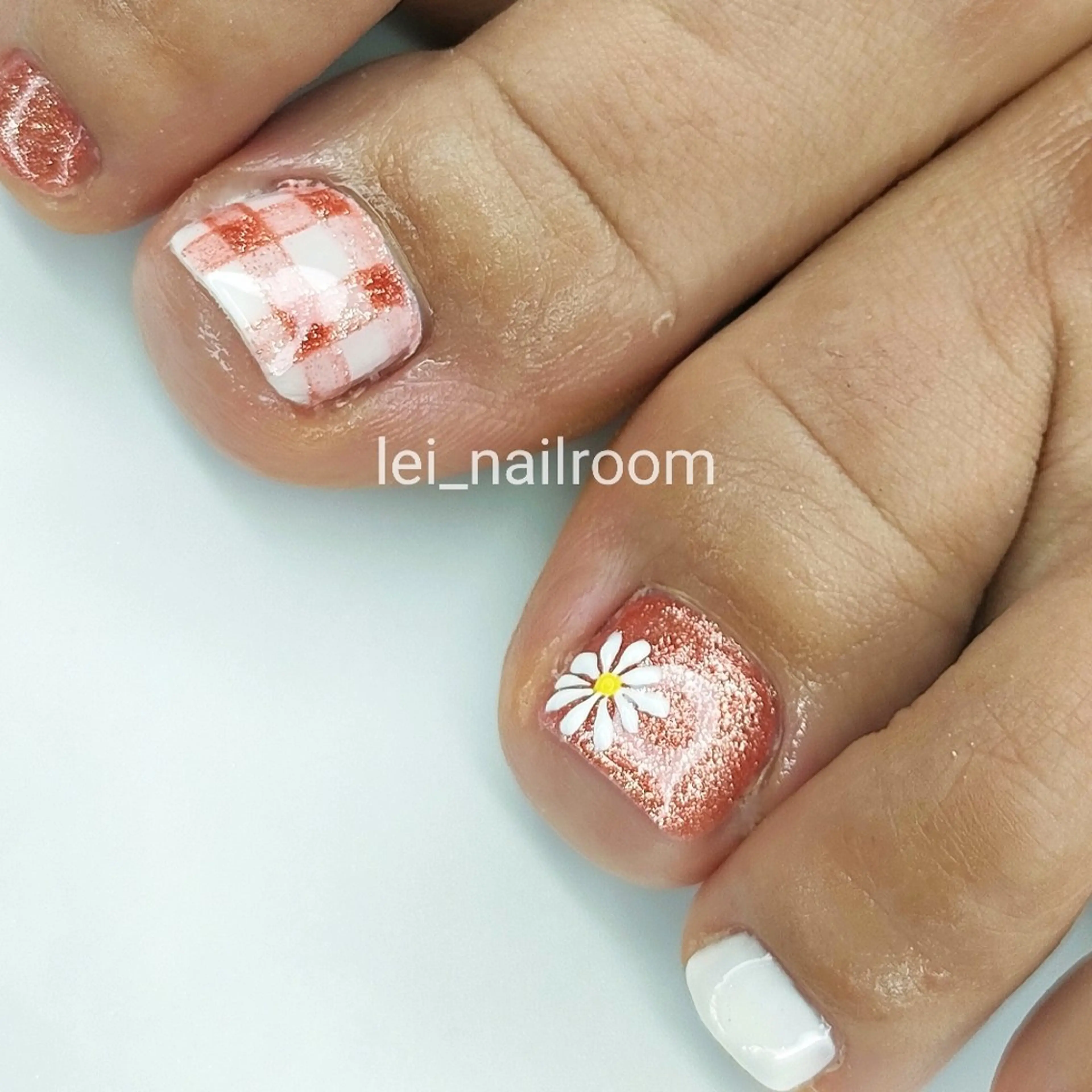 ネイル アートネイル フットネイル シンプルネイル フットネイル lei🌼 nailroomのネイルデザイン