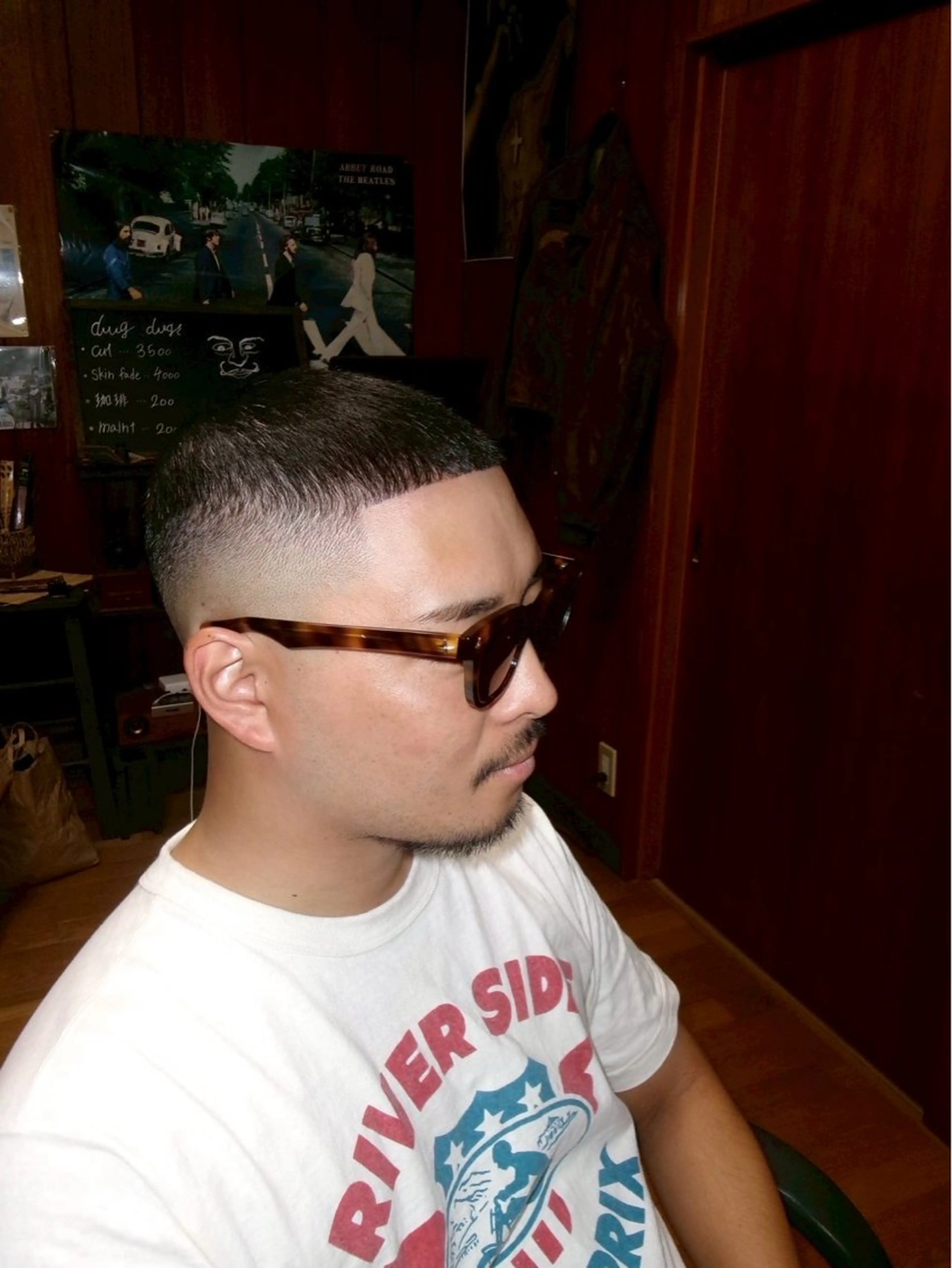 ツーブロックの刈り上げ（サイド）の写真