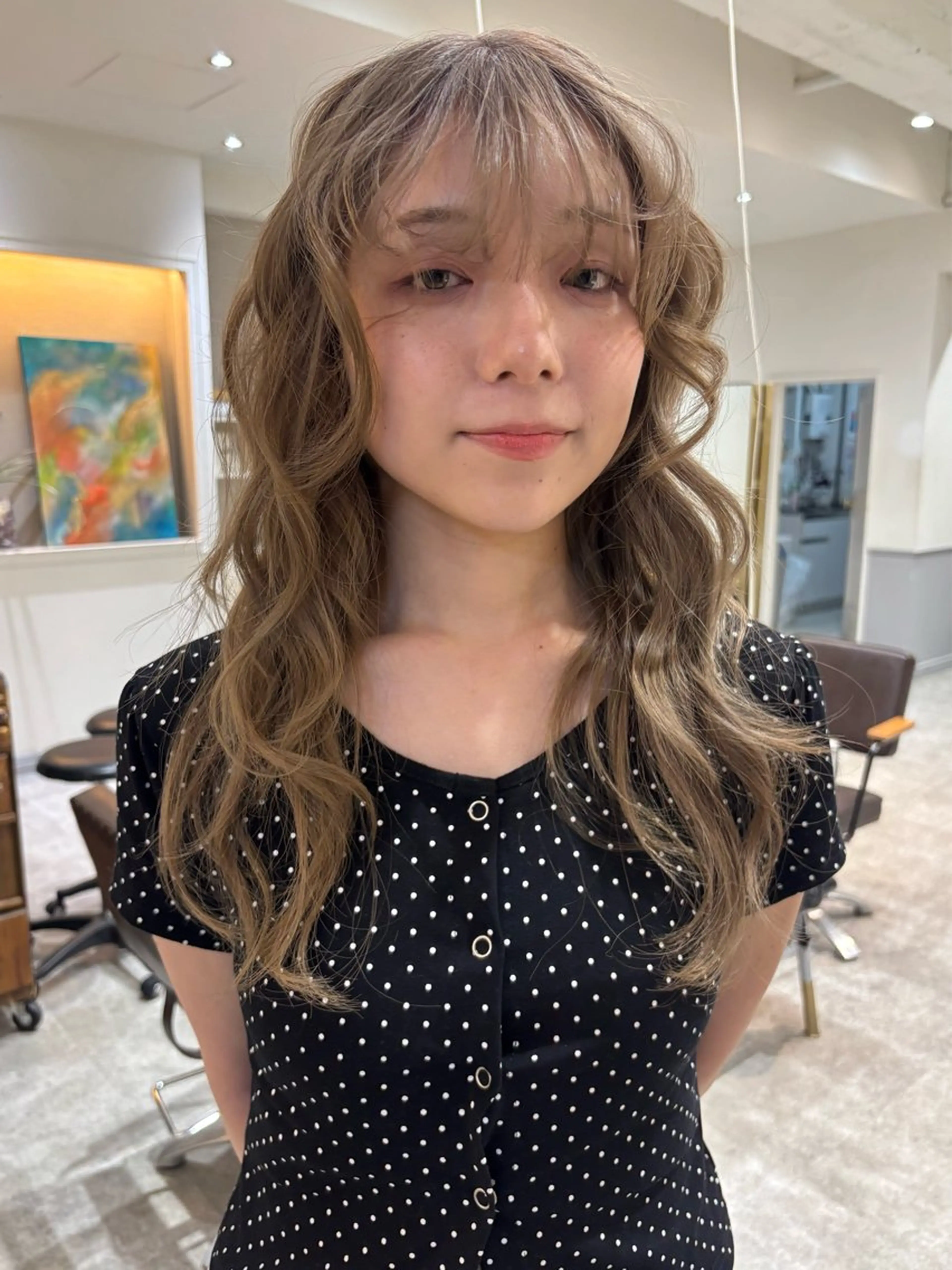 ロング カット ヘアカラー ｍｏｍｏ/ ハイトーン/ベージュのヘアスタイル