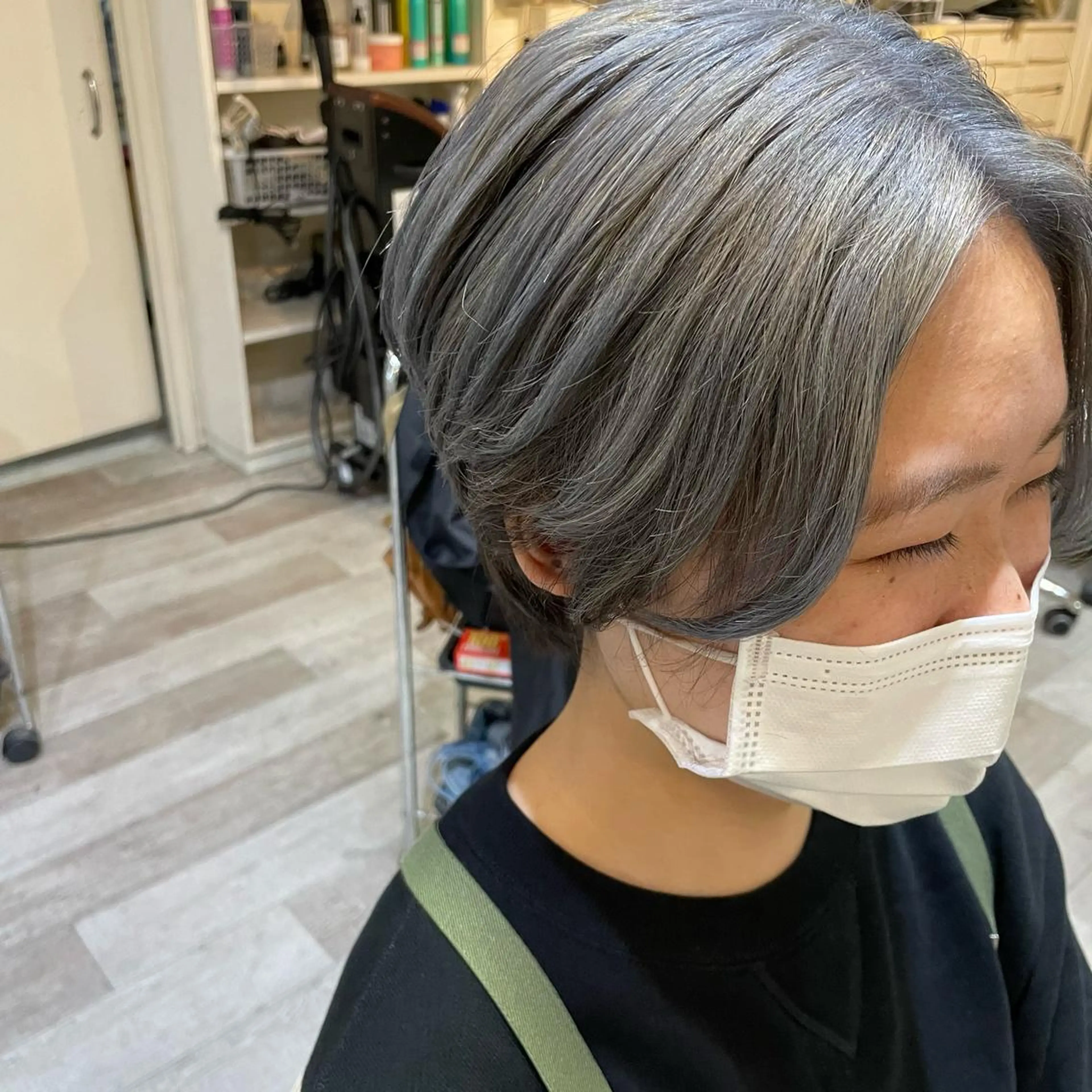 ショート カラー ブリーチ シルバー カラー職人 なかもと たつひろのヘアスタイル