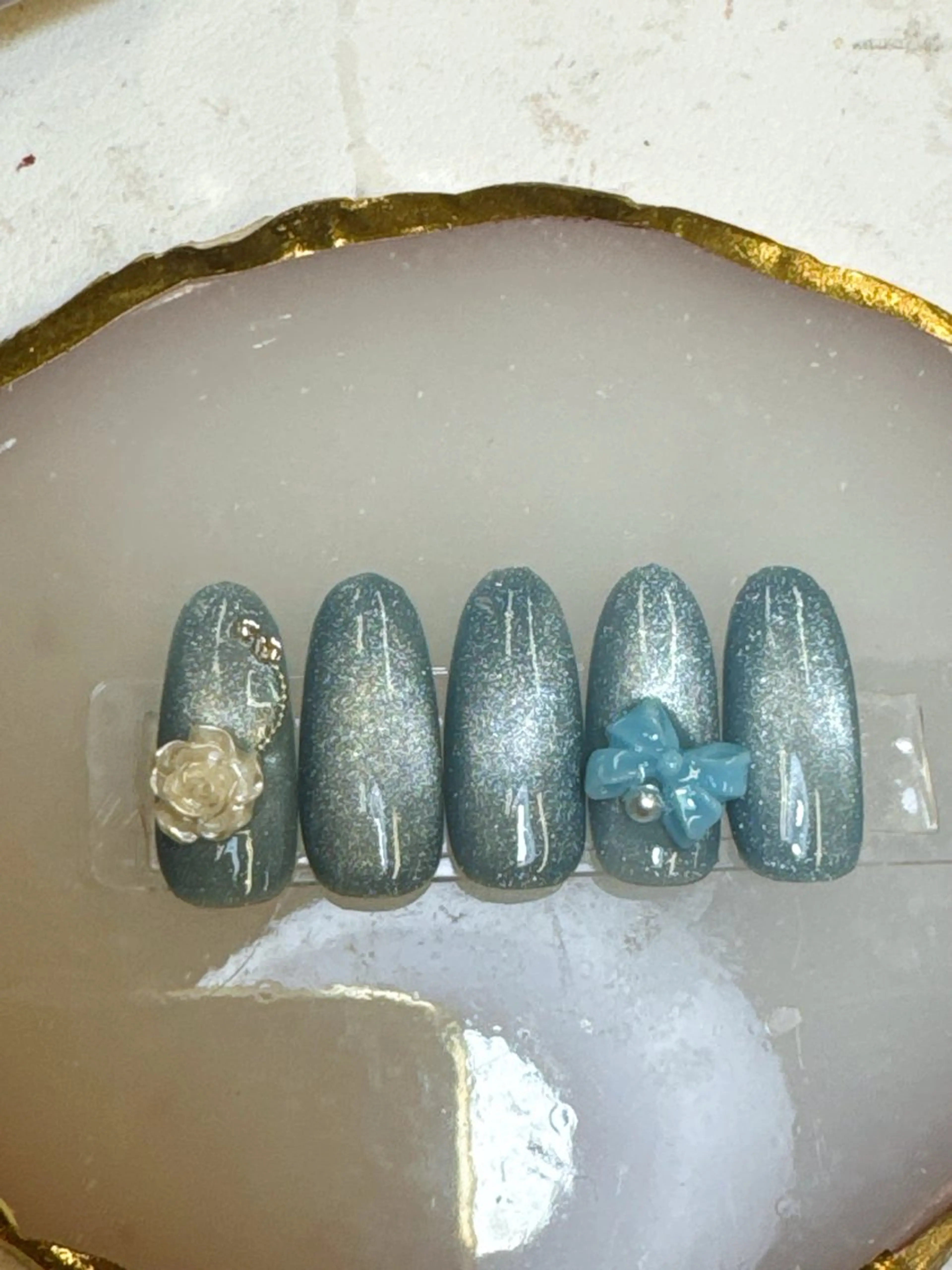 ネイル 成人式 ジェルネイル ハート キラキラネイル マグネットネイル ハンドネイル Queeens nailのネイルデザイン