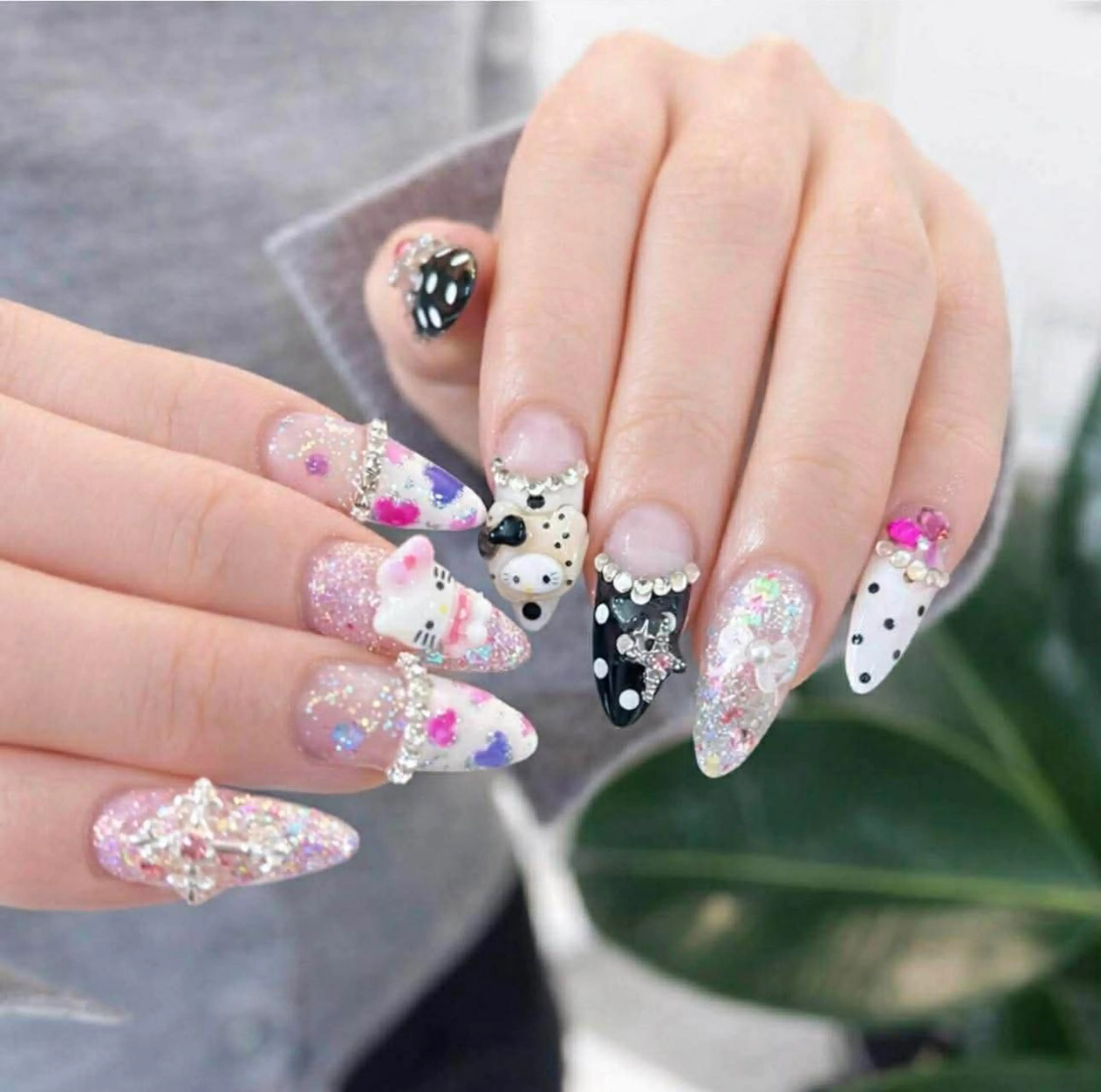 ロング パーマ 韓国風ヘア ニュアンスパーマ ハンドネイル Bling Salonのネイルデザイン