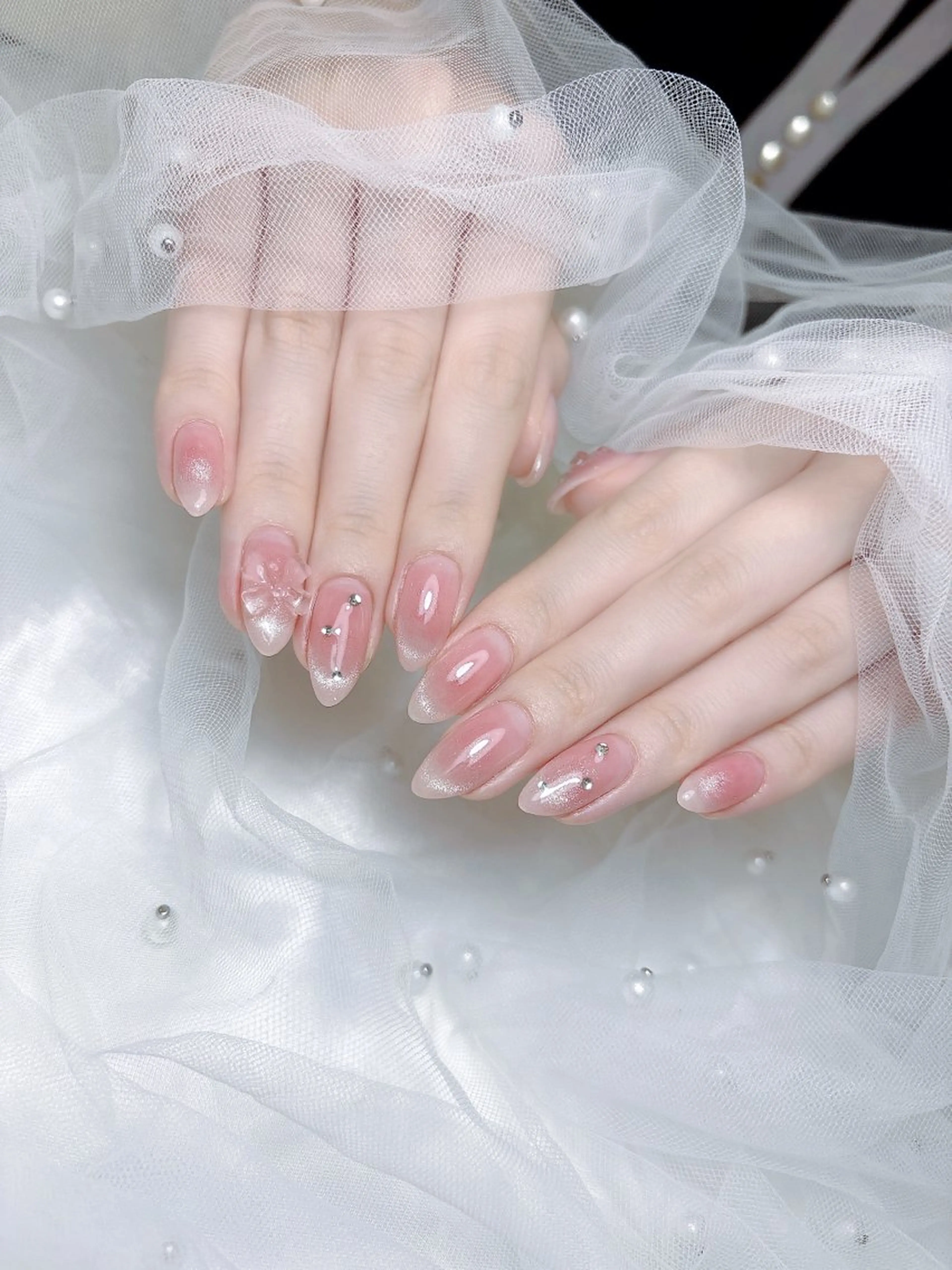 ネイル チークネイル フレンチネイル マグネットネイル マグネットフレンチ エルバイノリコ🤍 小澤パラジェル取扱店のネイルデザイン