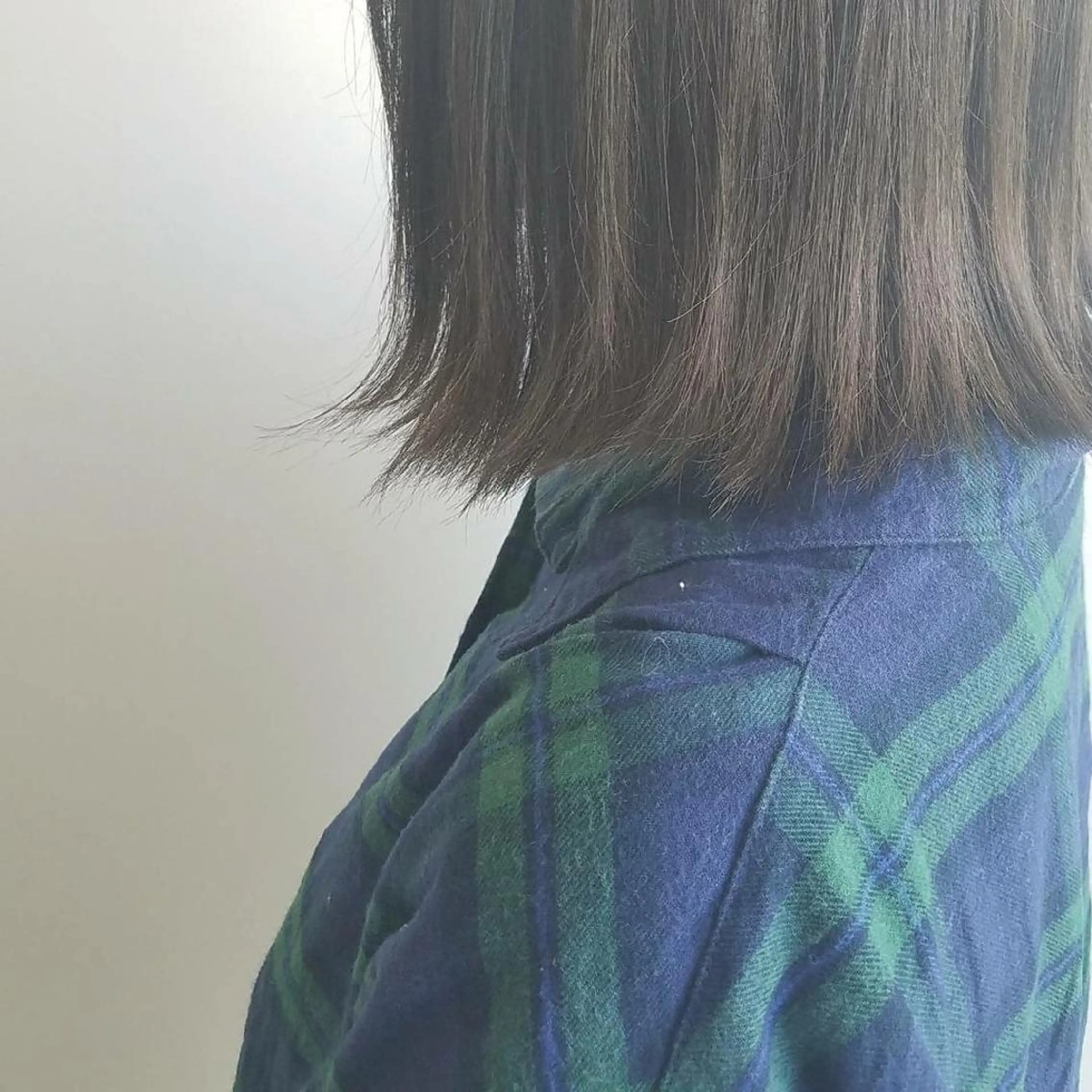 カラー アッシュ iplus まつげ、眉毛、耳つぼのマツエク・マツパデザイン