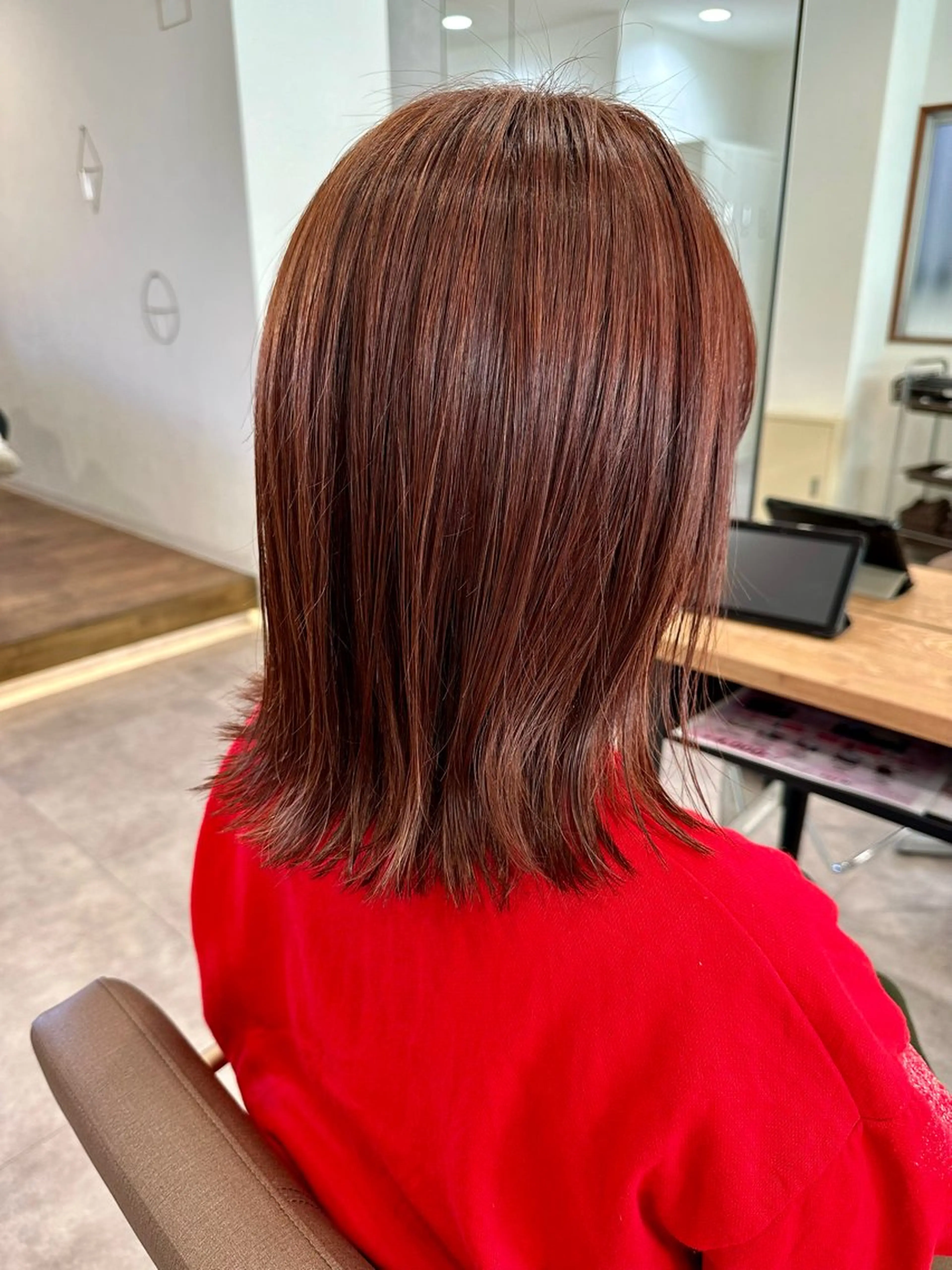 ミディアム カラー ブリーチ 透明感カラー ハイライトカラー ハイライト カット ヘアカラー トリートメント 白髪ぼかしハイライト レイヤー川口　元気のヘアスタイル