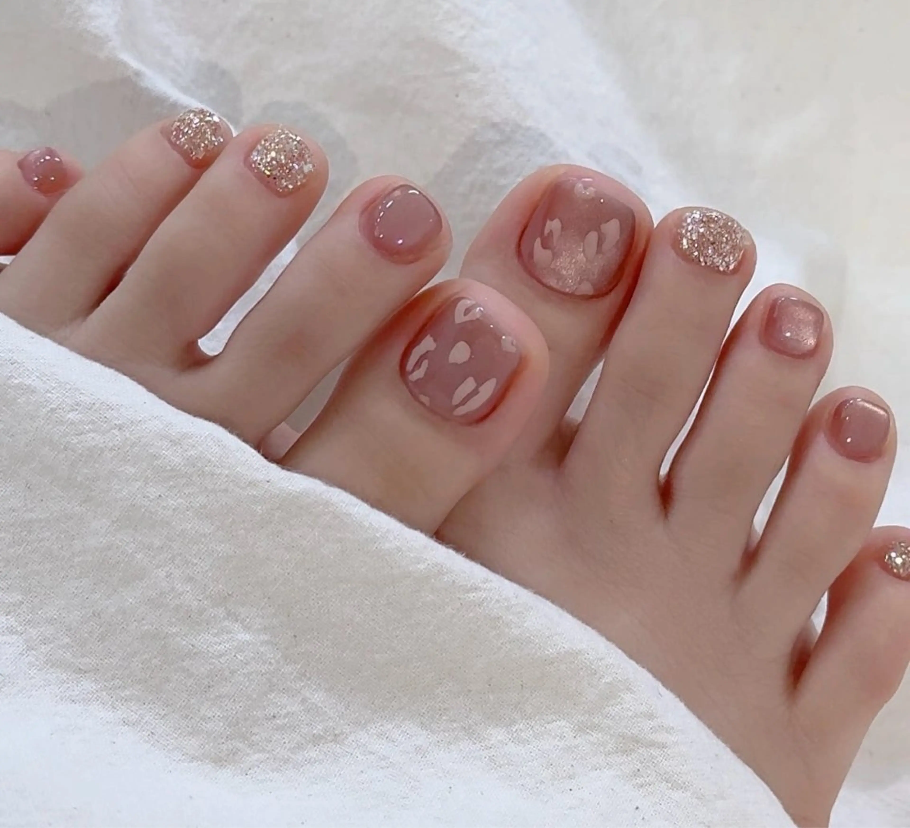 ネイル アートネイル オーロラネイル ガーリー ハート キラキラネイル フットネイル Rika  nail cocoのネイルデザイン
