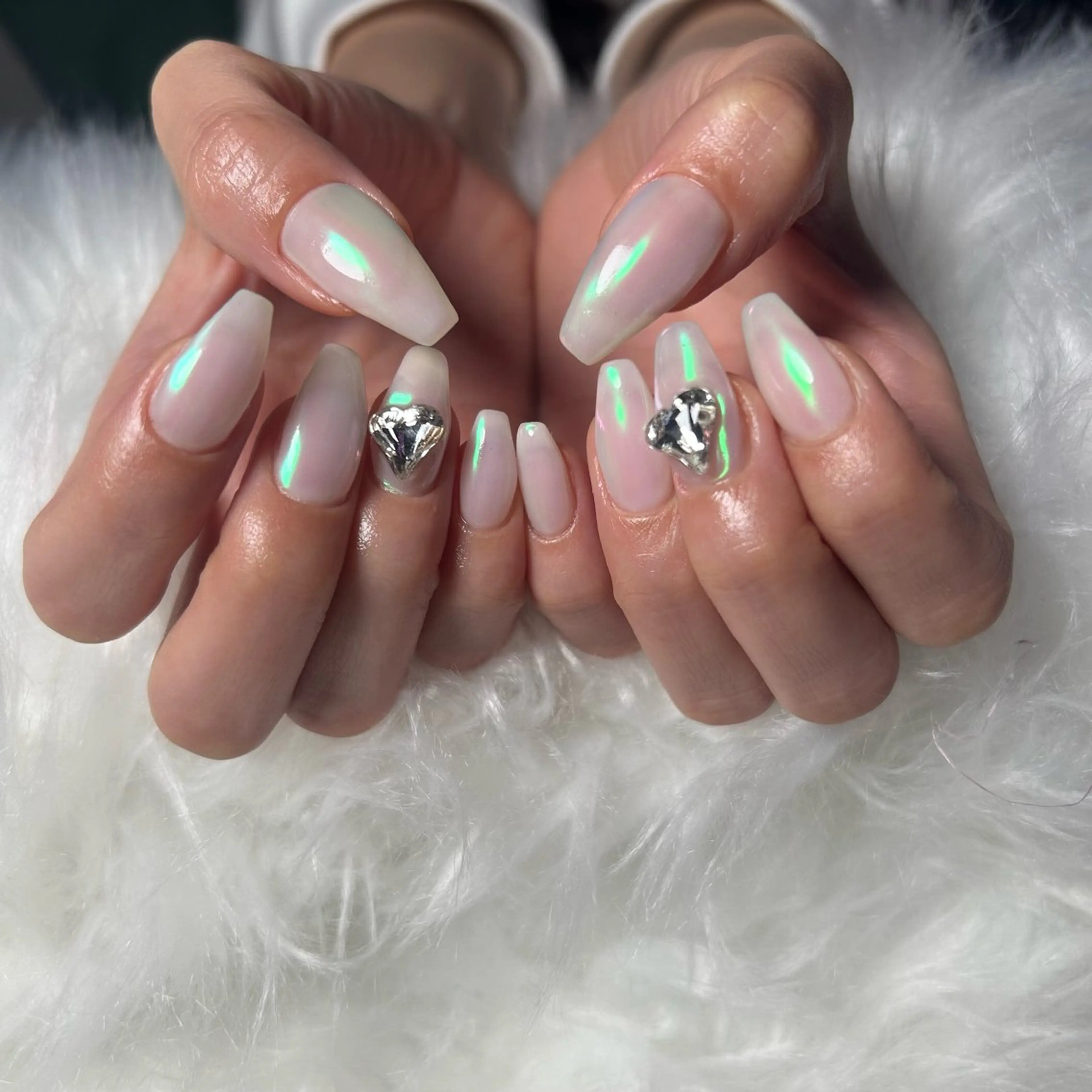 ネイル オーロラネイル ハート ホワイト ハンドネイル haac nailsのネイルデザイン