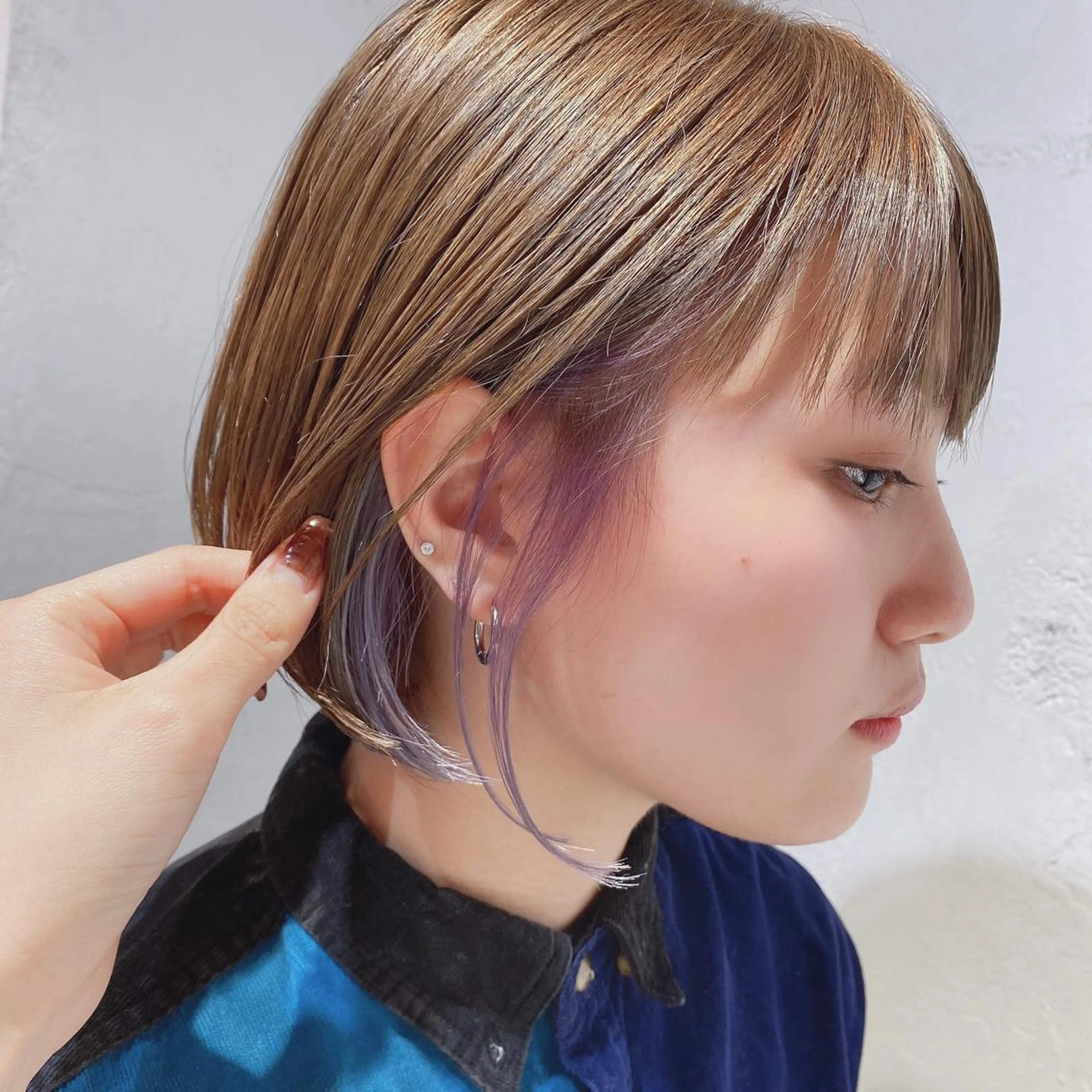 ショート カラー パーマ ヘアアレンジ メンズ キッズ ネイル マツエク・マツパ メンズインナーカラー インナーカラー ショートヘア ショートネイル 暖色系/透明感 治野心のヘアスタイル
