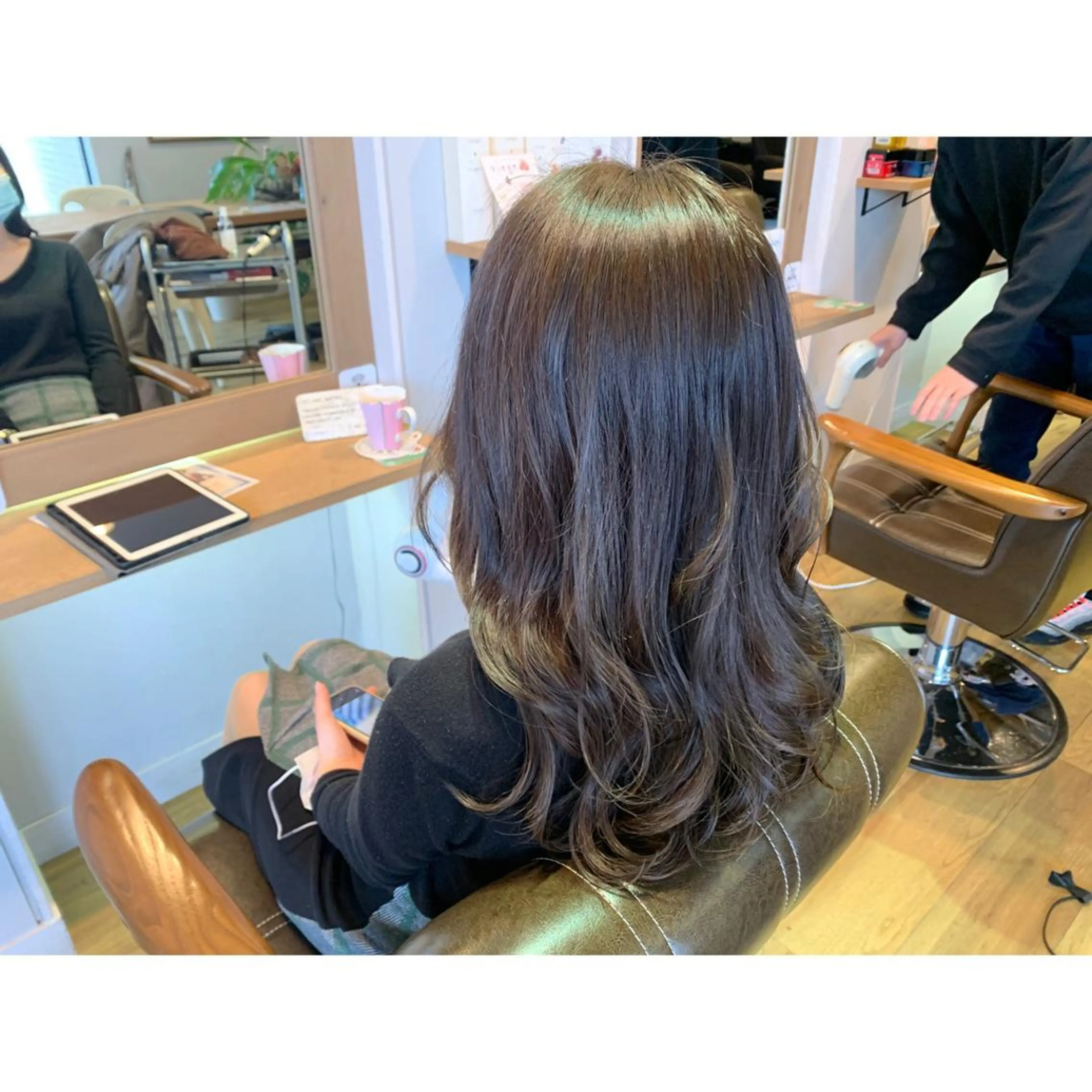 ロング カラー アッシュ アッシュグレー カット ヘアカラー トリートメント ツキダテ ユイのヘアスタイル
