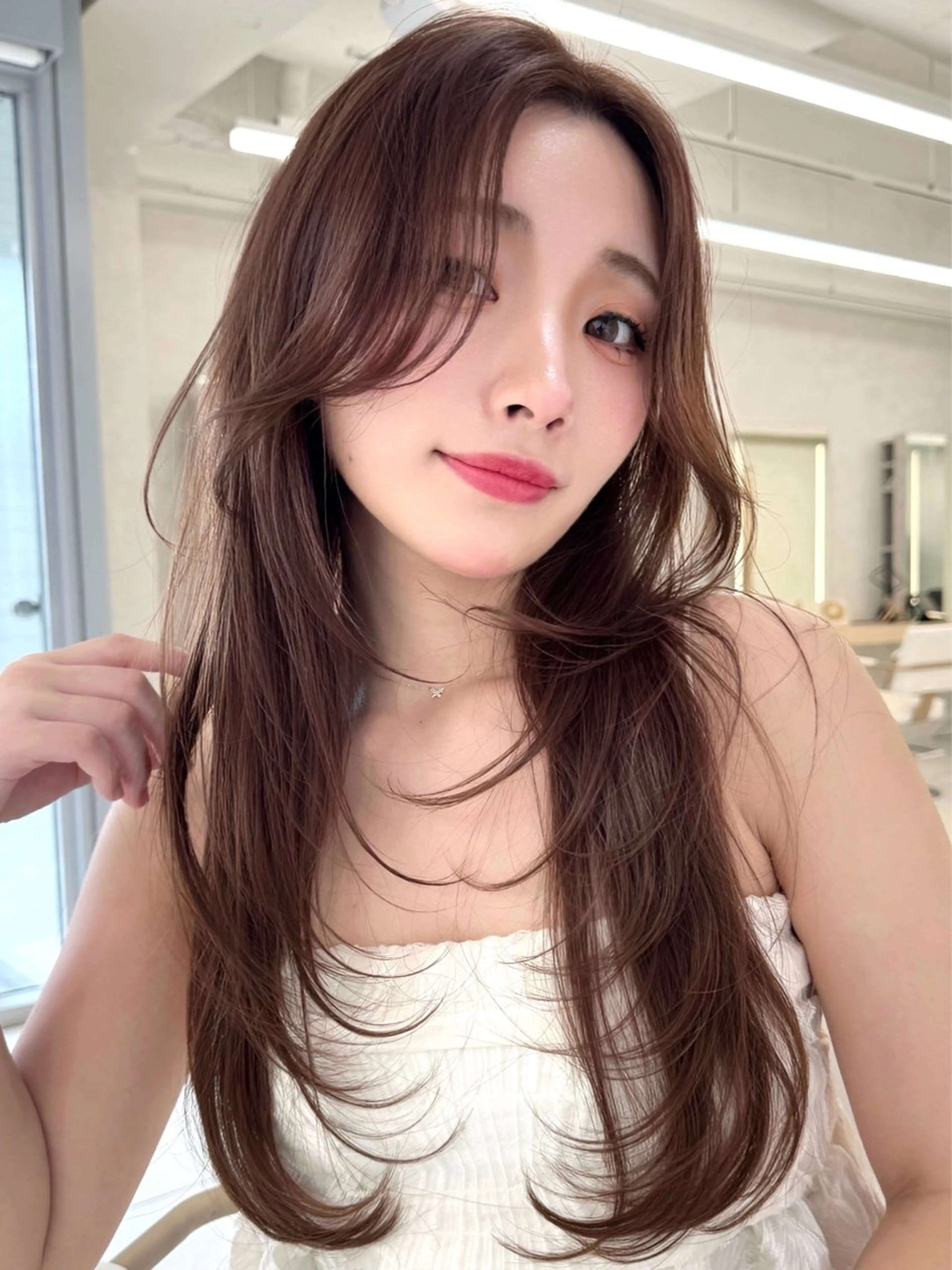 ロング 顔周りカット 韓国風ヘア レイヤーカット ロング 小顔カット カット 三鷹で1番ショート ボブをカットする新谷のヘアスタイル