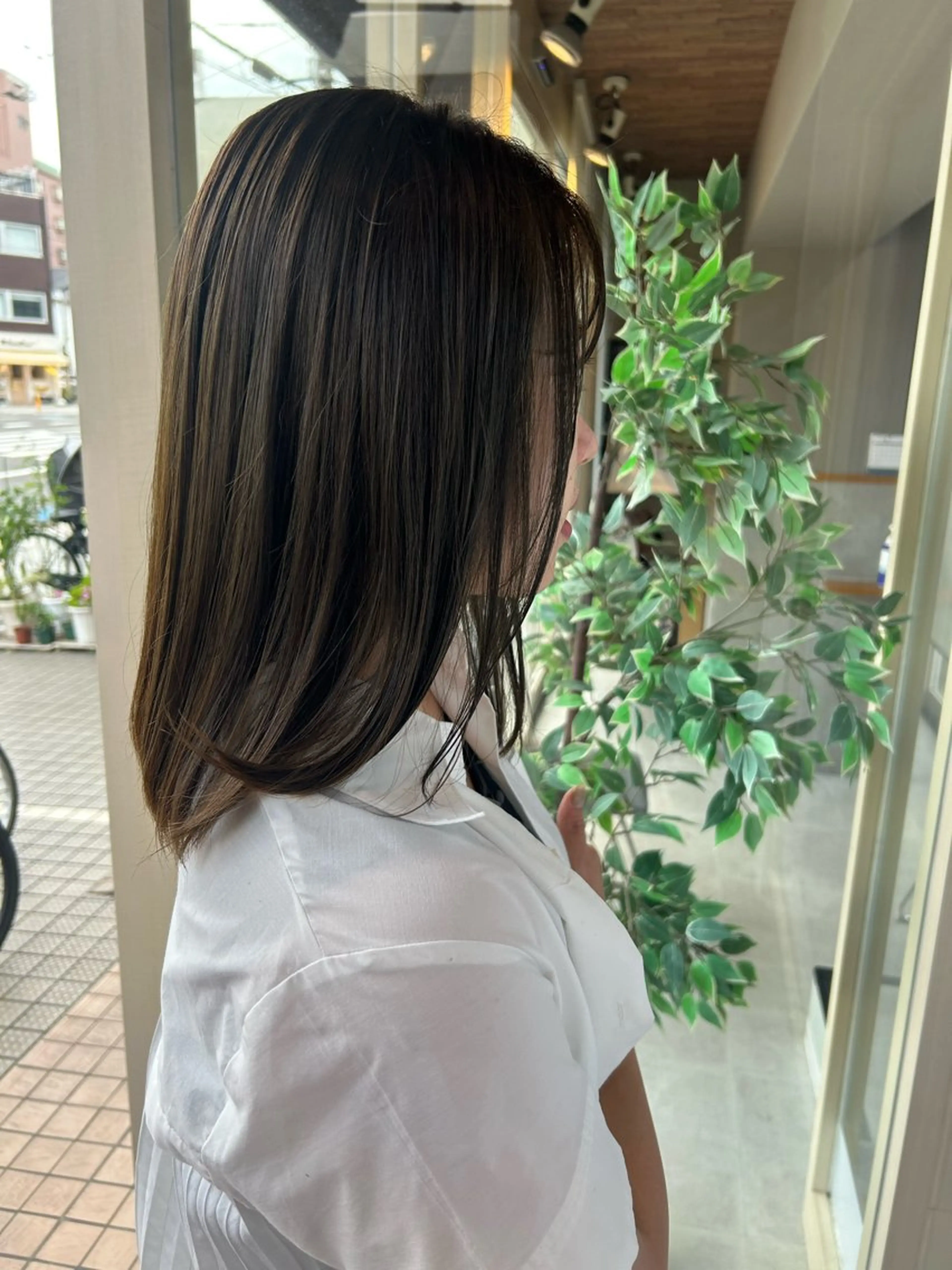 ミディアム カラー 川筋 桃果のヘアスタイル