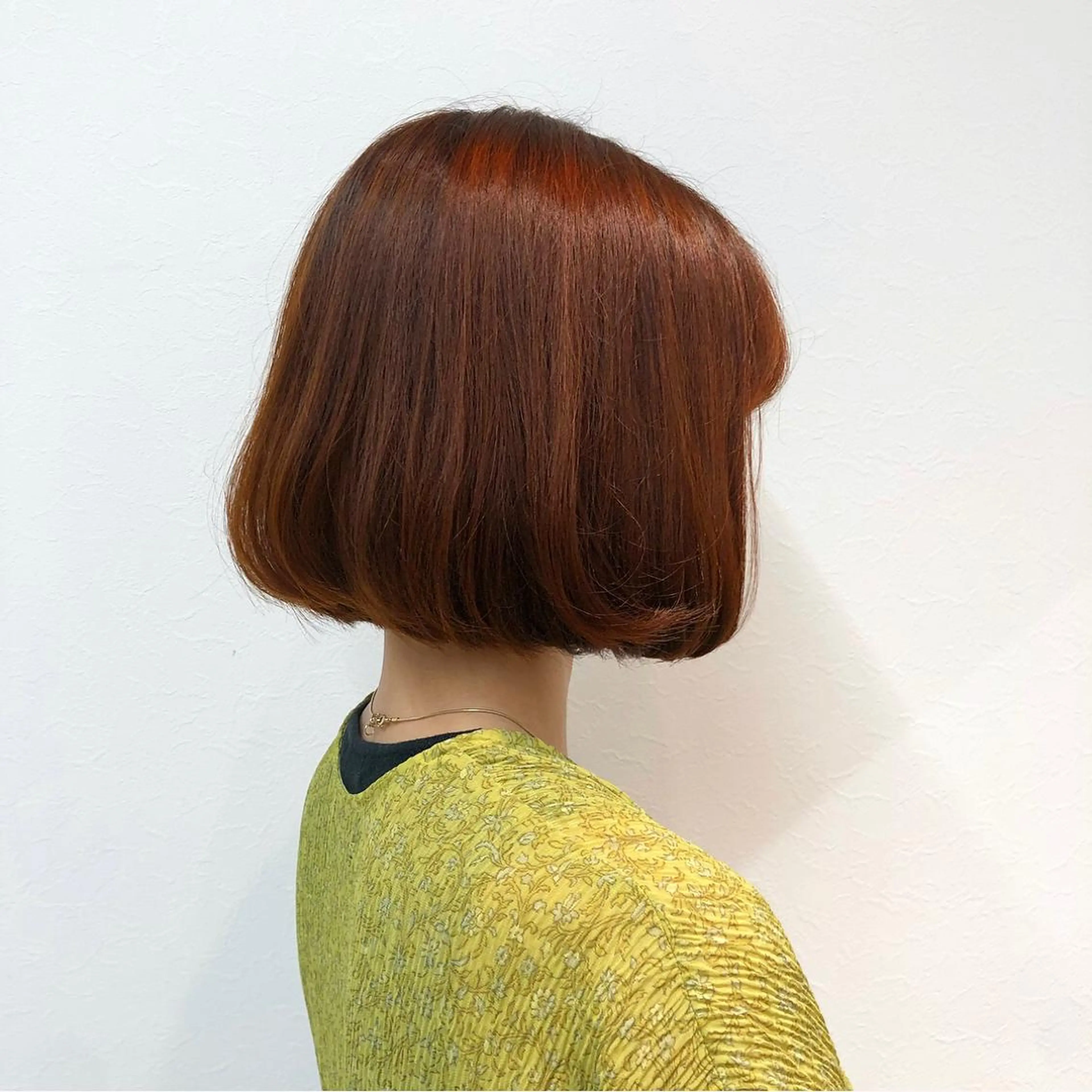 ショート カラー レイヤー/顔まわり カット/地毛風カラーのヘアスタイル