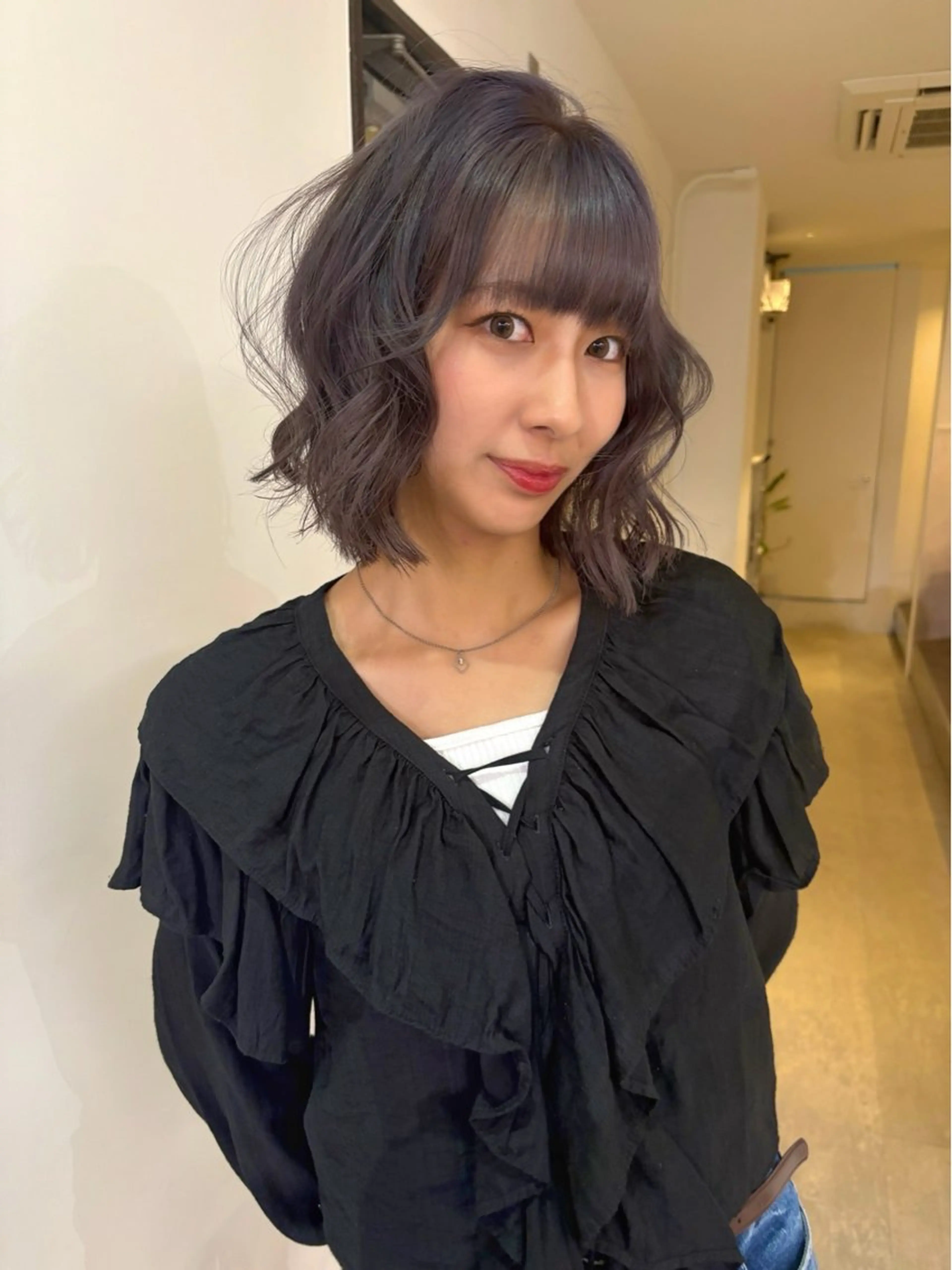 ミディアム カラー ブリーチ ヘアカラー ユナ ボブカット /ベージュのヘアスタイル