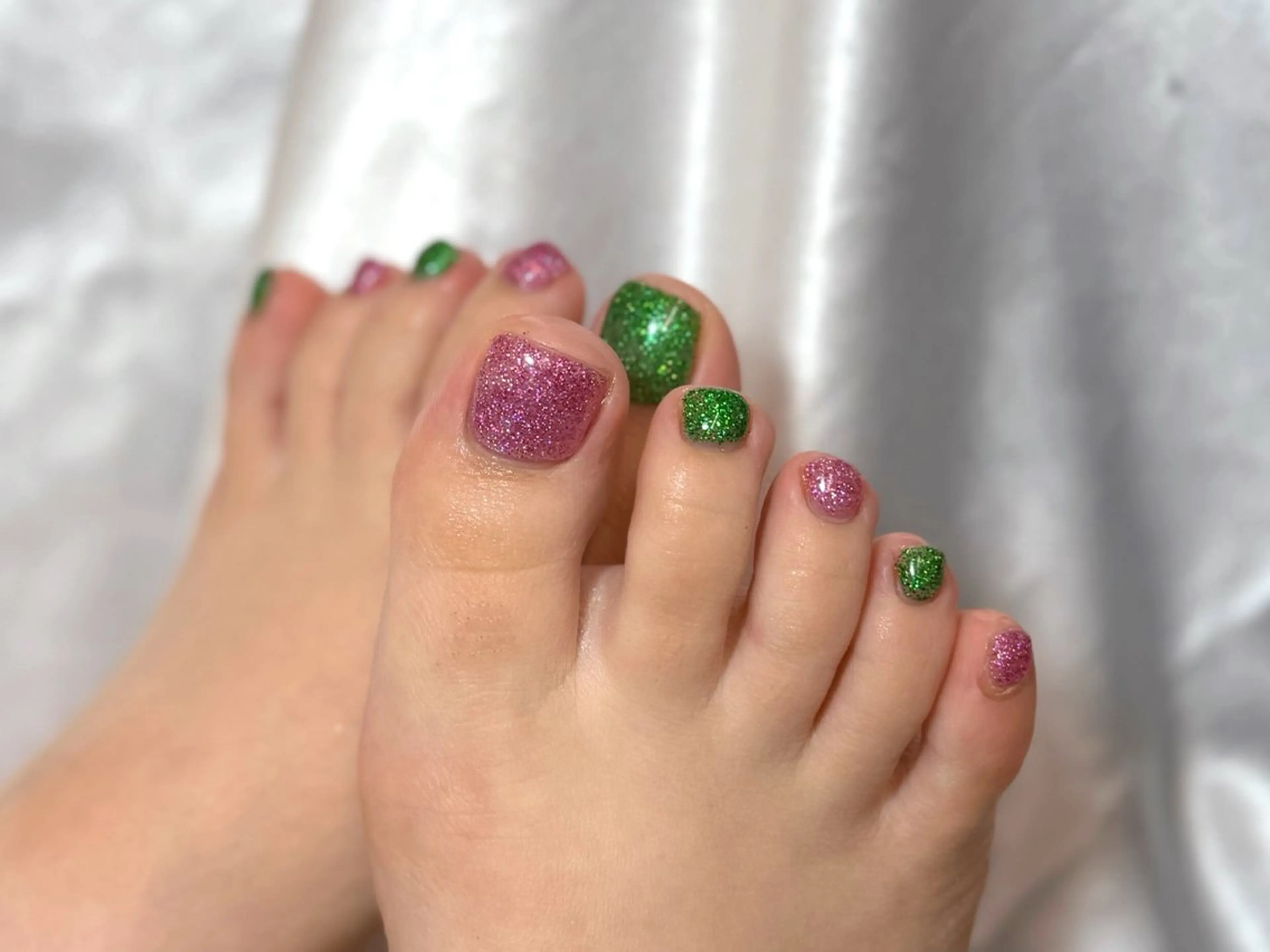 ネイル フットネイル グリーン ラメ(グリッター) ピンク フットネイル bel fiore .のネイルデザイン