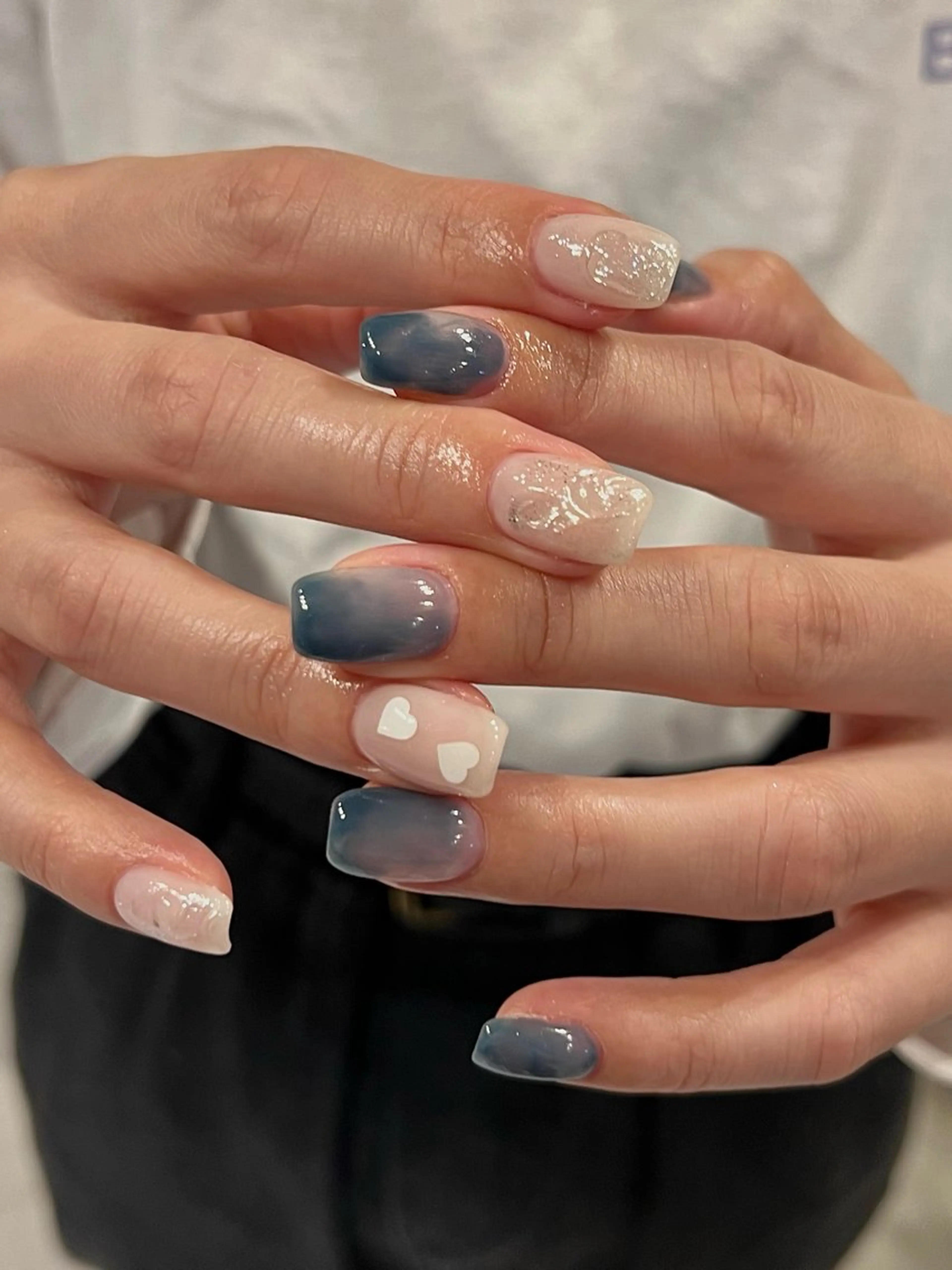 ネイル オーロラネイル ブルー 長さ出し フラッシュネイル フラワーネイル ハンドネイル Cleo中目黒店 Hinahoのネイルデザイン