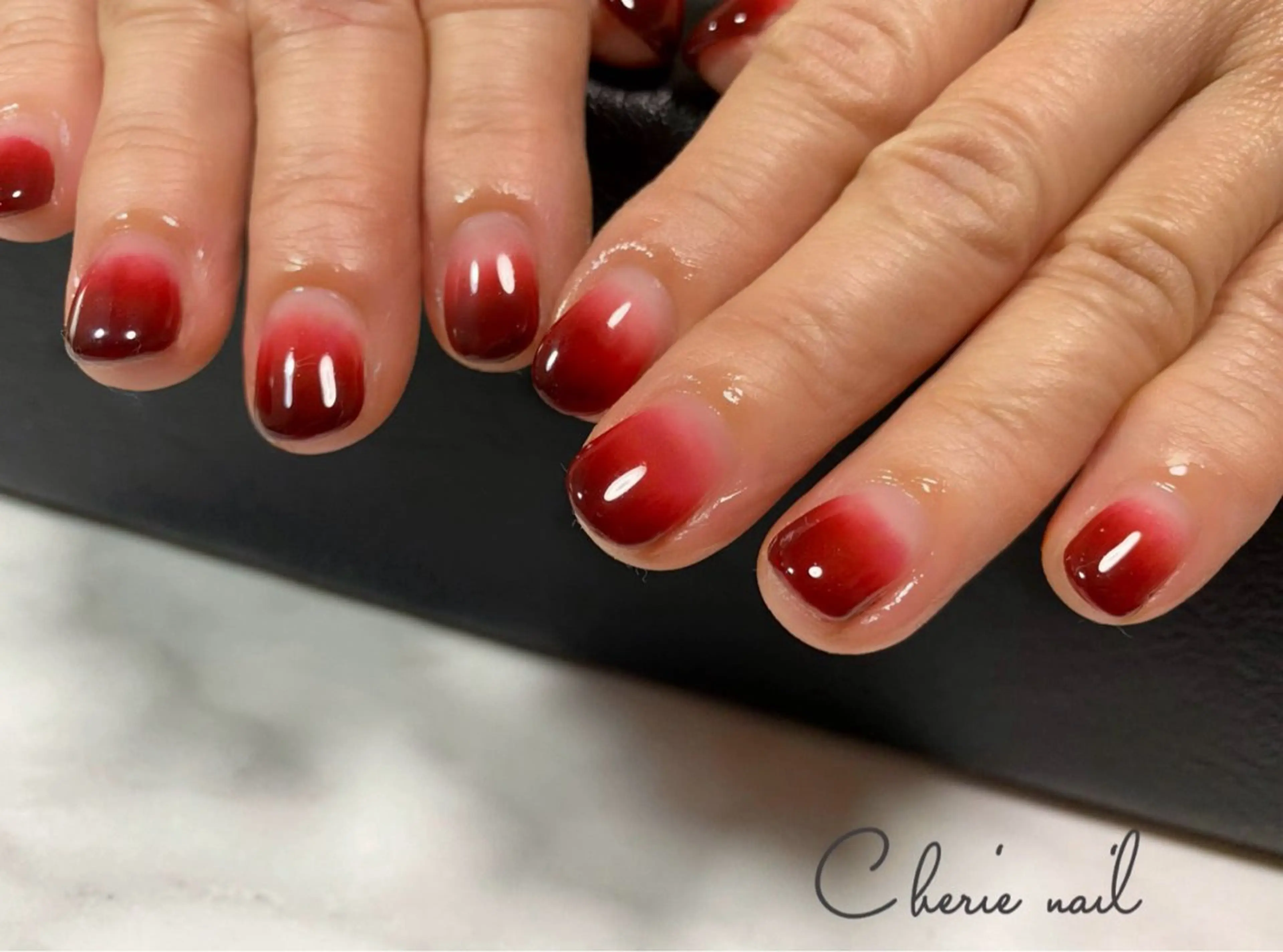 ネイル ジェルネイル グラデーション 赤色 バレンタイン Cherienail yunaのネイルデザイン