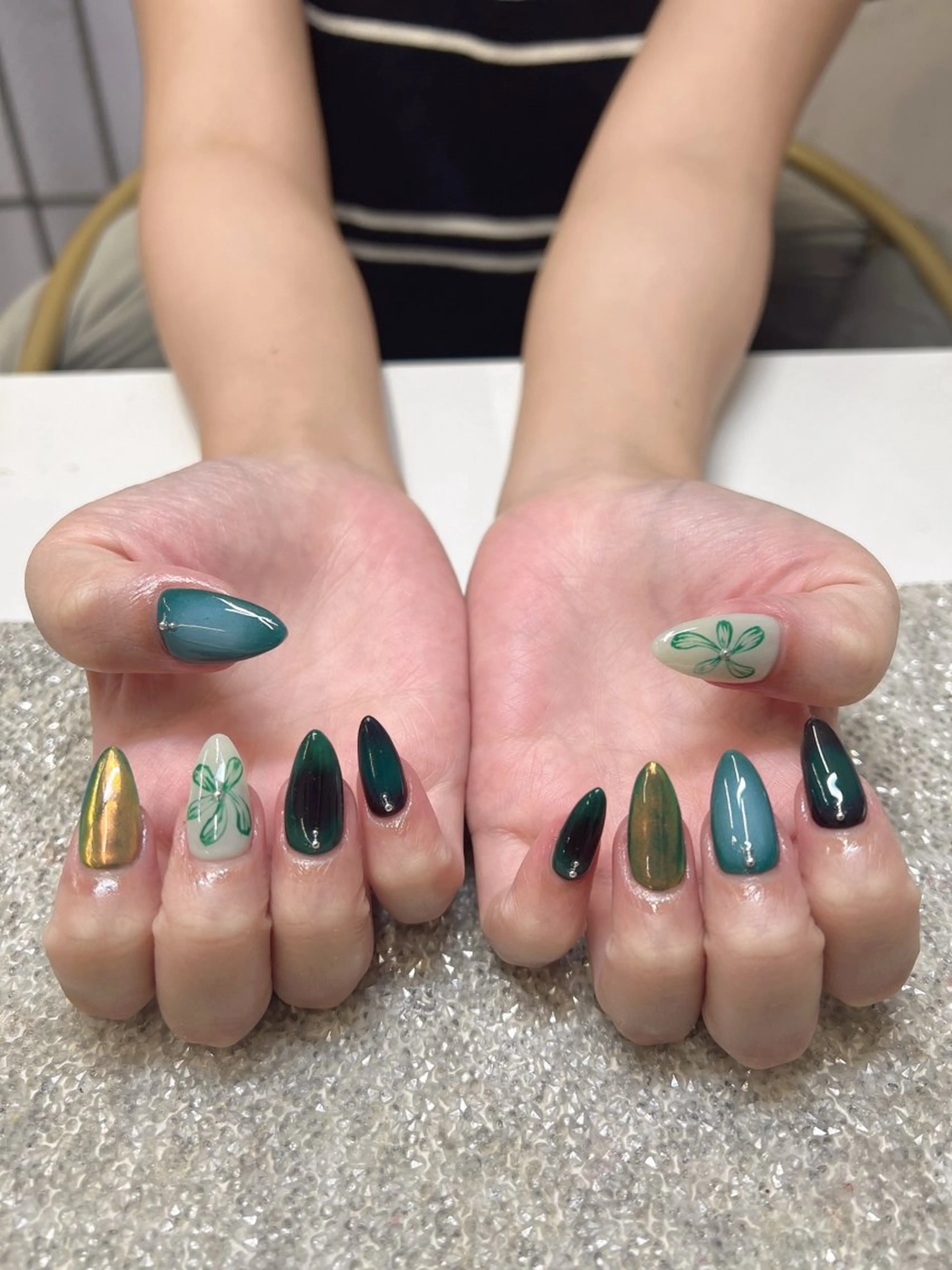 ネイル Guarendo錦糸町店所属・ガレンドウ 白澤 愛子のネイルデザイン