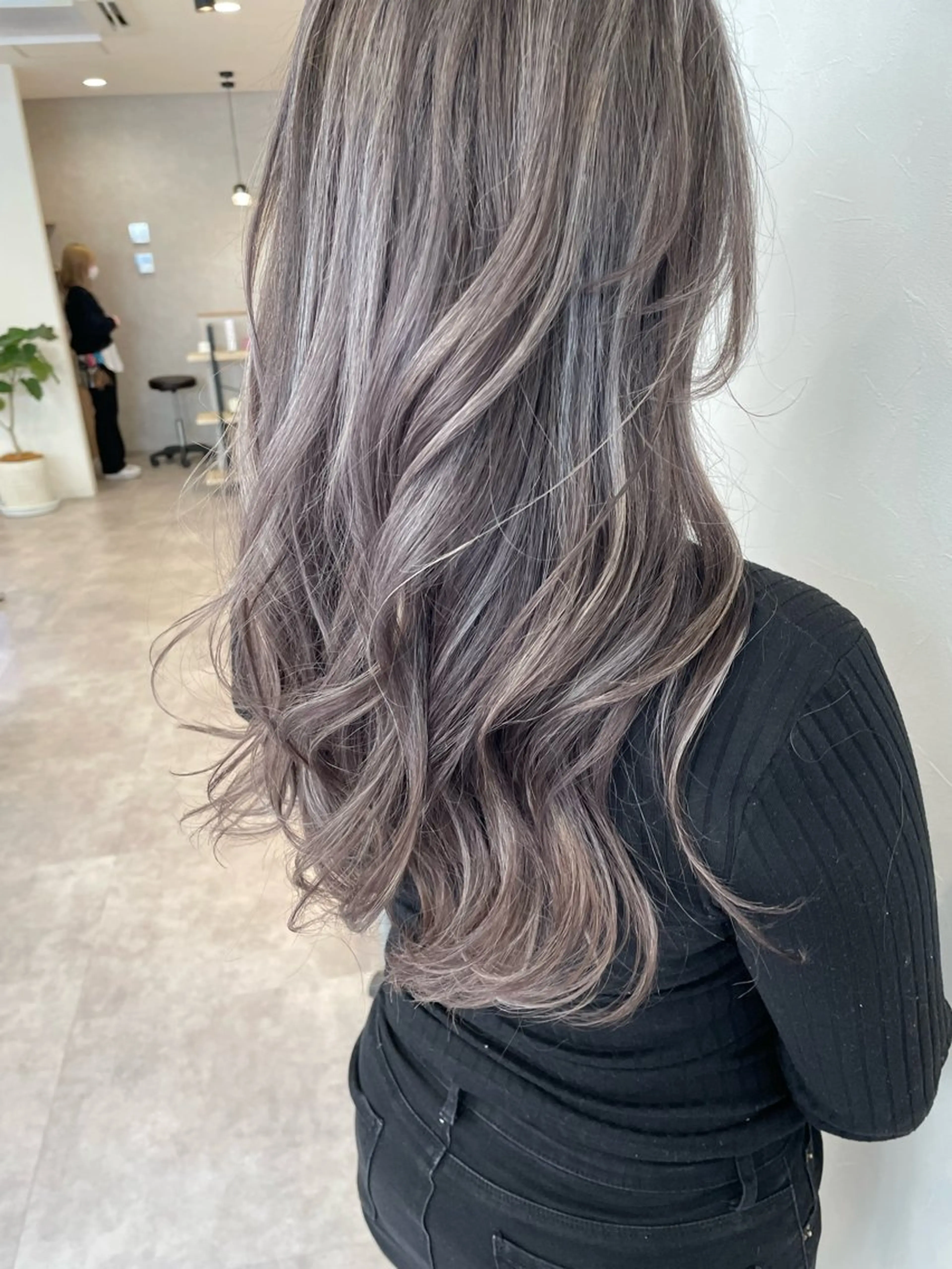 ロング カラー 石井 紫文のヘアスタイル