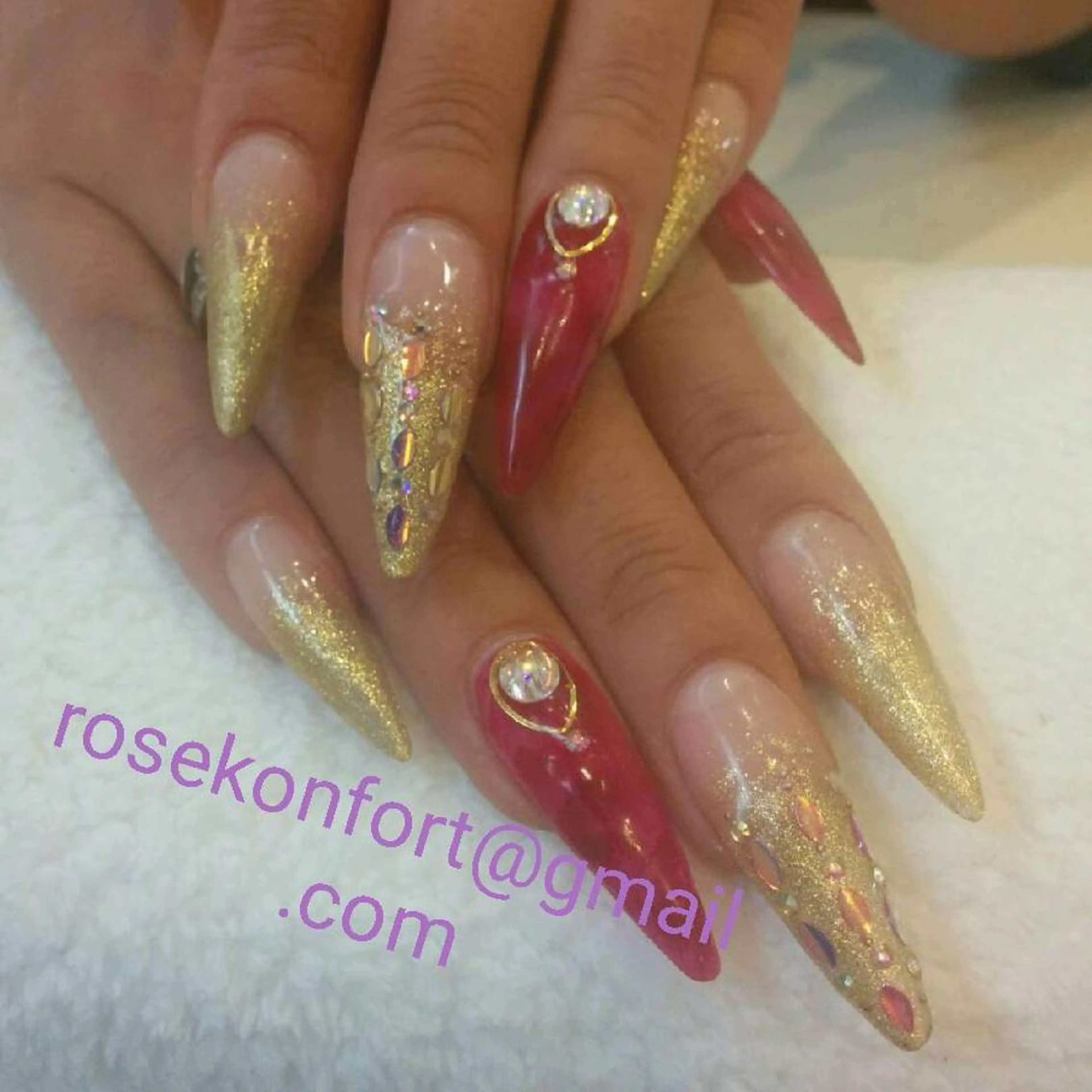 ネイル スカルプネイル エステとネイル ローズコンフォートのネイルデザイン