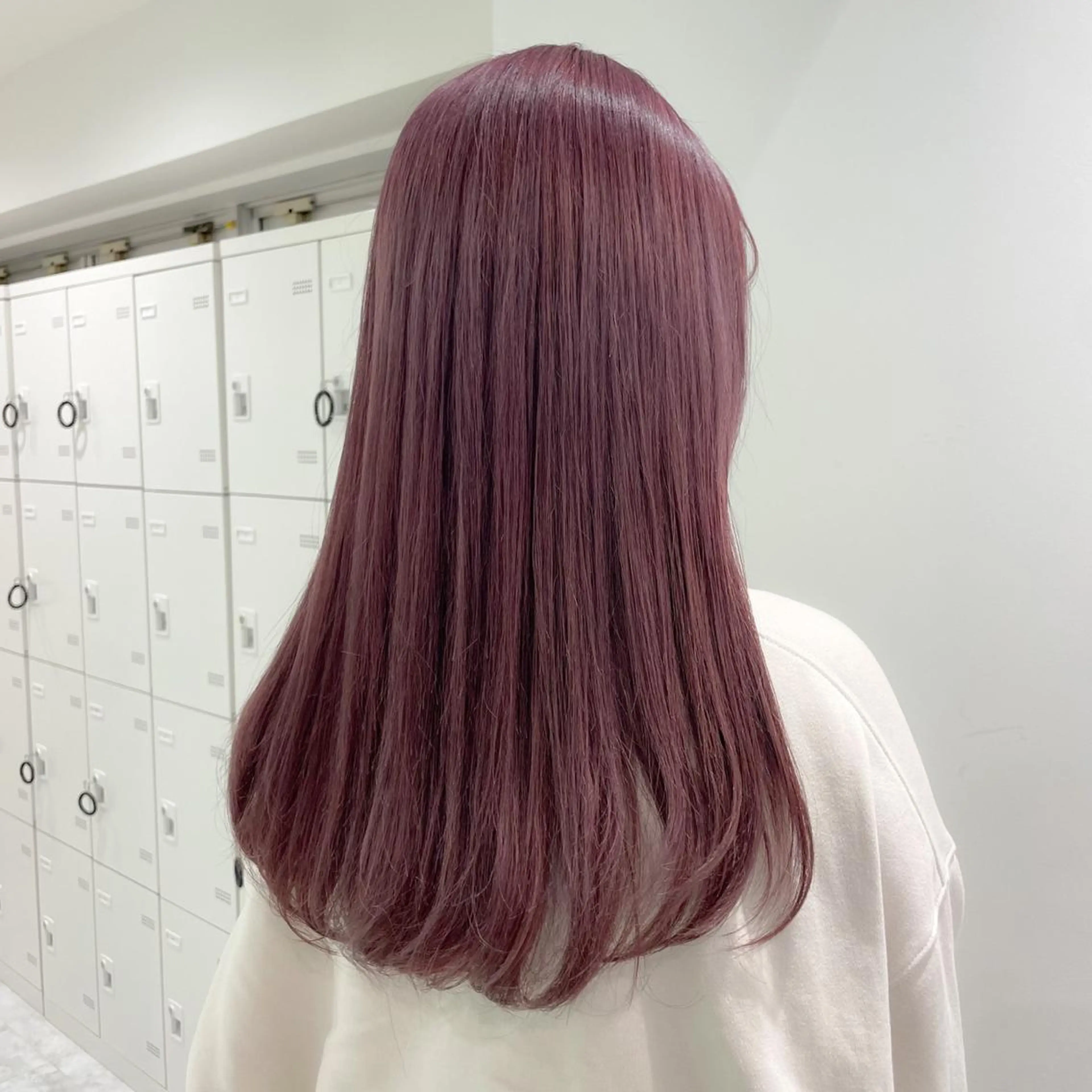 ミディアム ❤︎ワンホンガーリー なハイトーンヘア❤︎のヘアスタイル