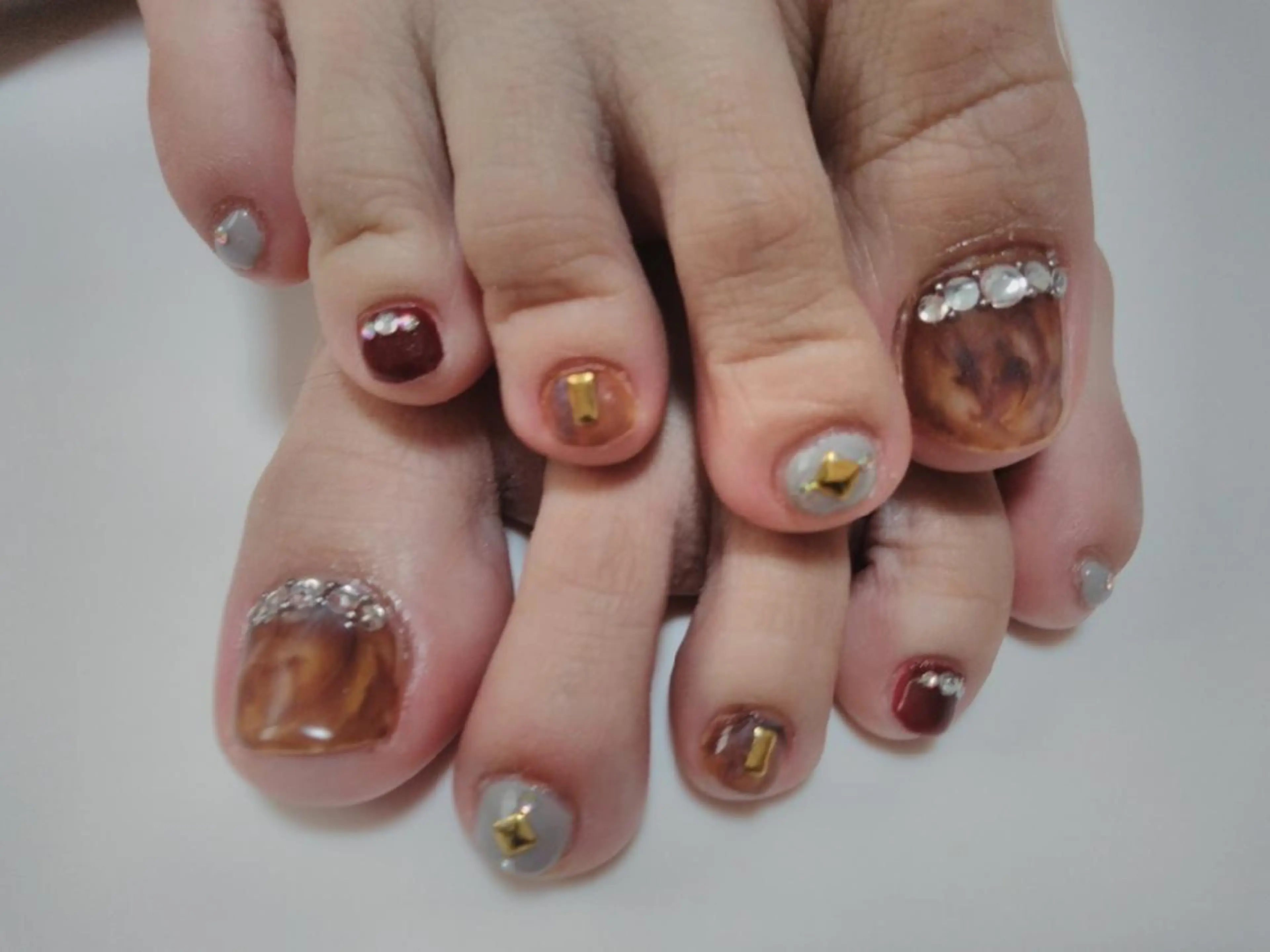 ネイル エステとネイル ローズコンフォートのネイルデザイン