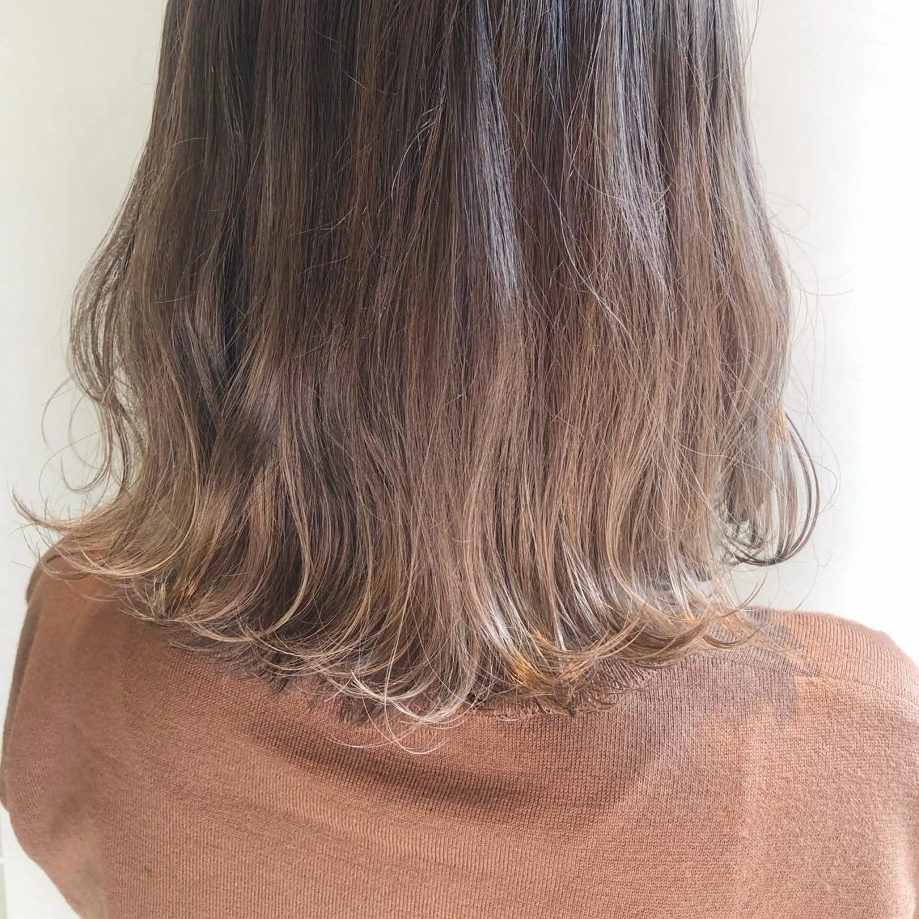 ミディアム ハイライト カット ヘアカラー 齋藤 咲のヘアスタイル