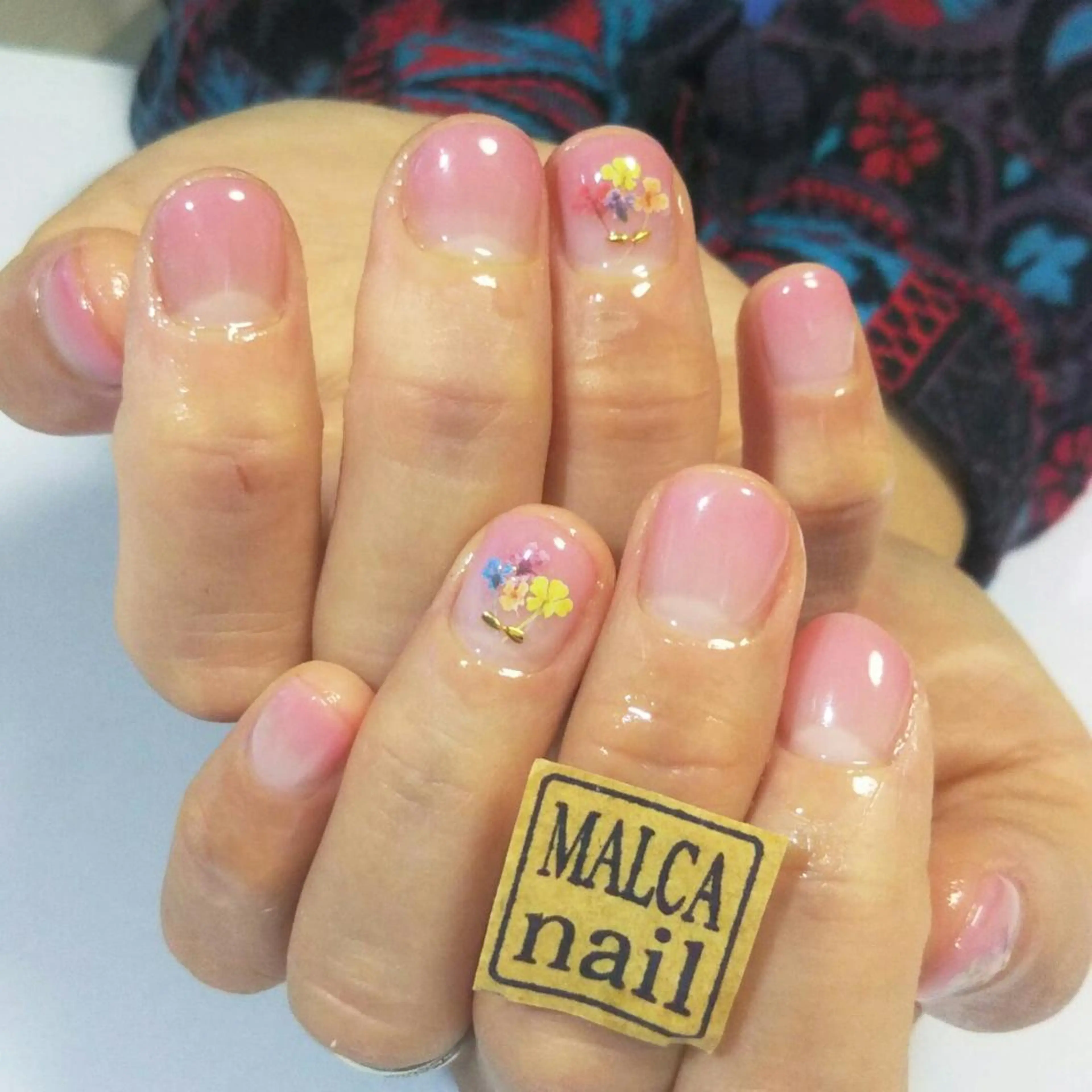 セミロング ヘアアレンジ パーマ ネイル キッズ マツエク・マツパ 荒木 莉奈のネイルデザイン