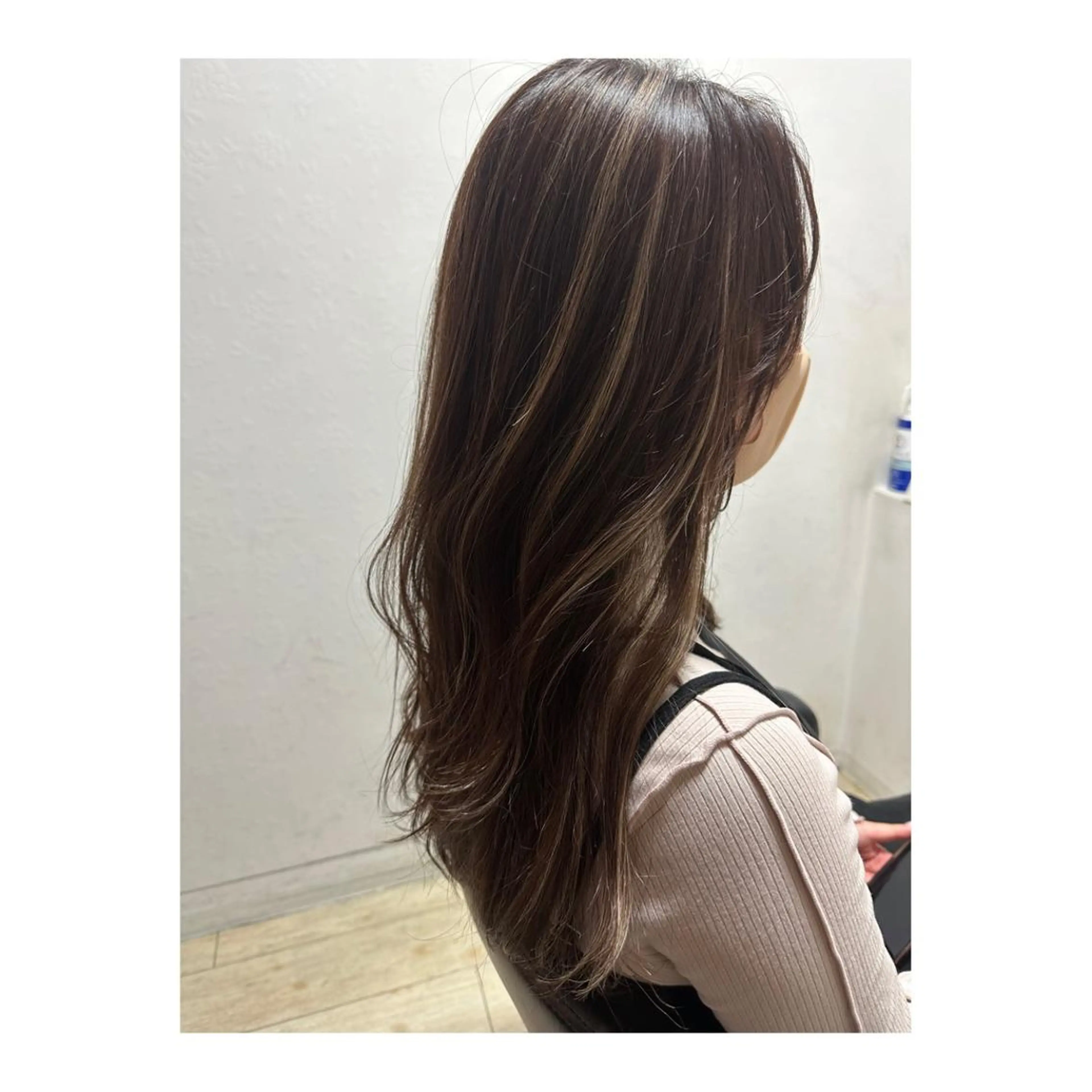 ロング カラー 切りっぱなしボブ バレイヤージュ ベージュカラー ブリーチ ケアブリーチ カット ヘアカラー トリートメント メンズパーマ 次元のヘアスタイル