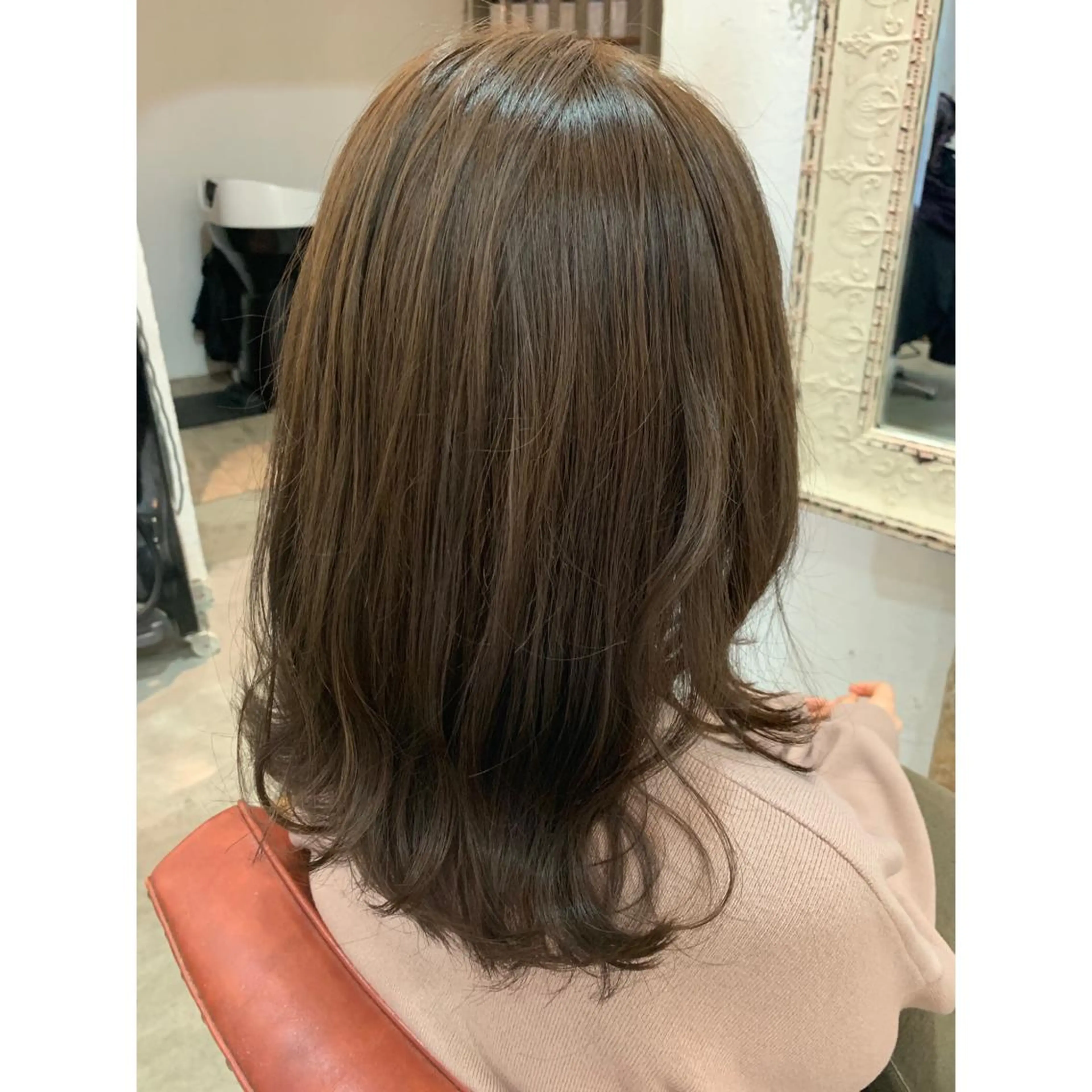 セミロング カラー fio マナミのヘアスタイル