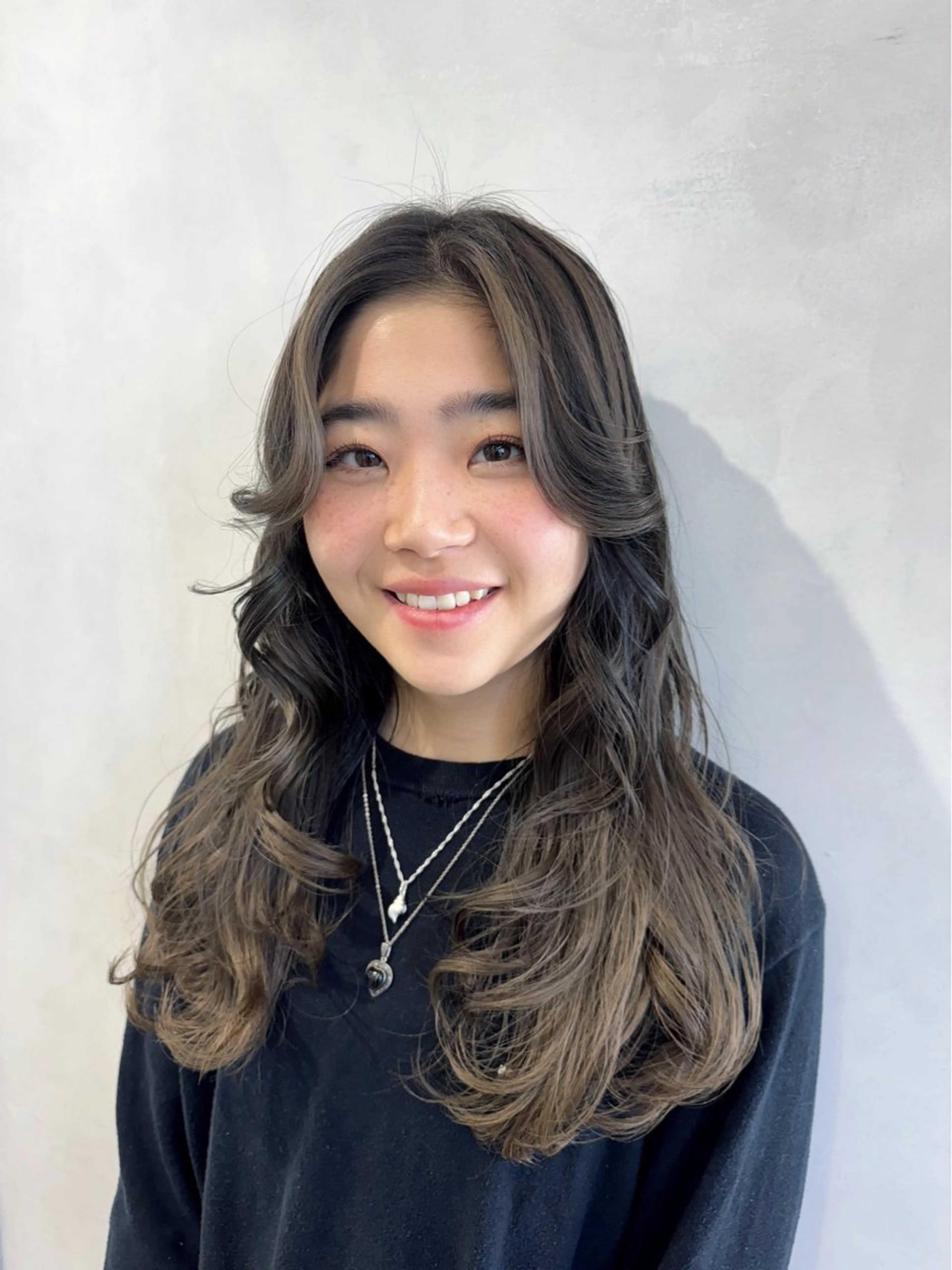 ロング カラー バレイヤージュ ベージュカラー レイヤーカット カット ヘアカラー トリートメント 透明感カラー✨艶髪 制作🌱山根あゆみのヘアスタイル
