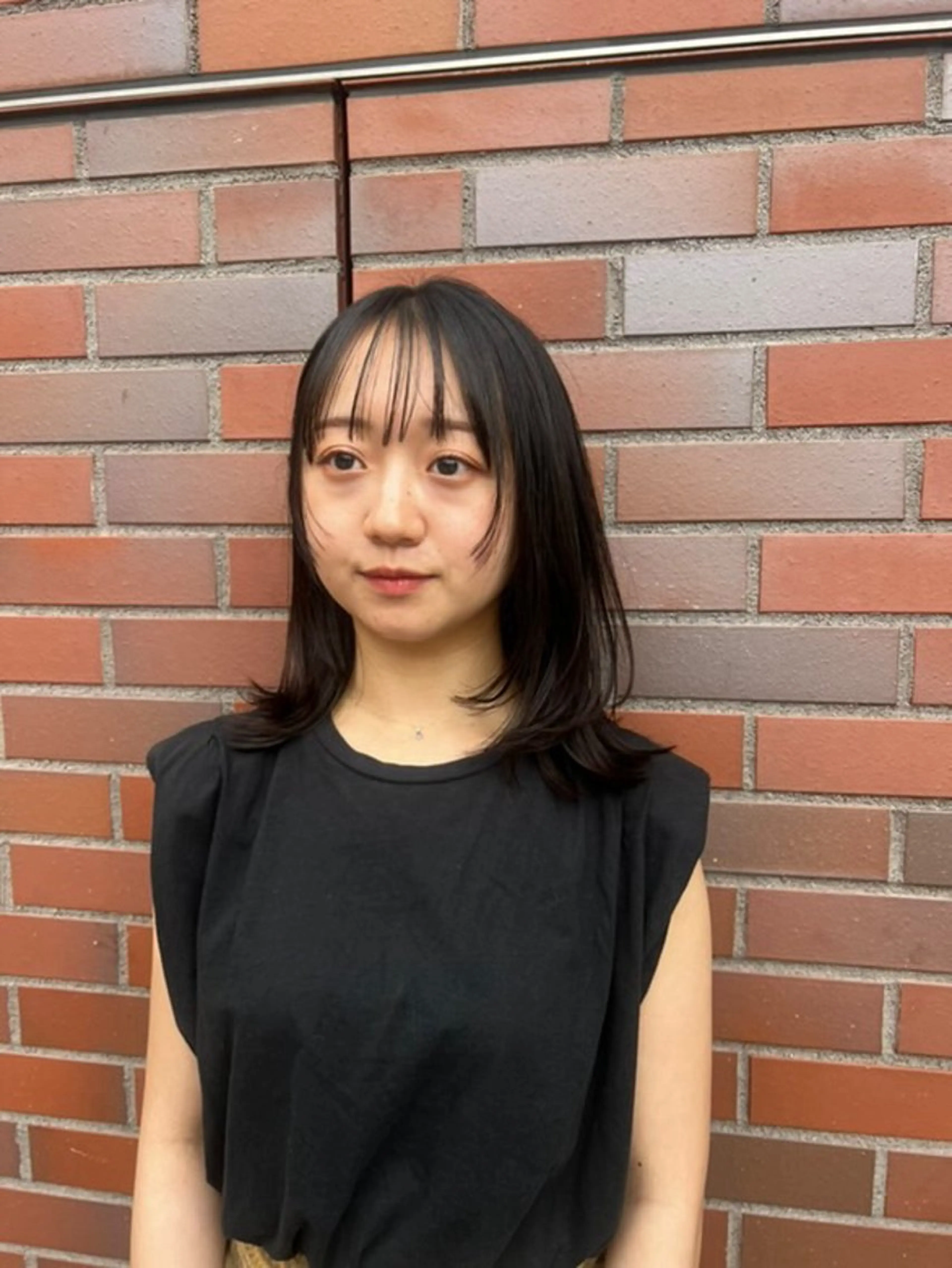 ミディアム 顔まわりレイヤー レイヤーカット さとう あやかのヘアスタイル