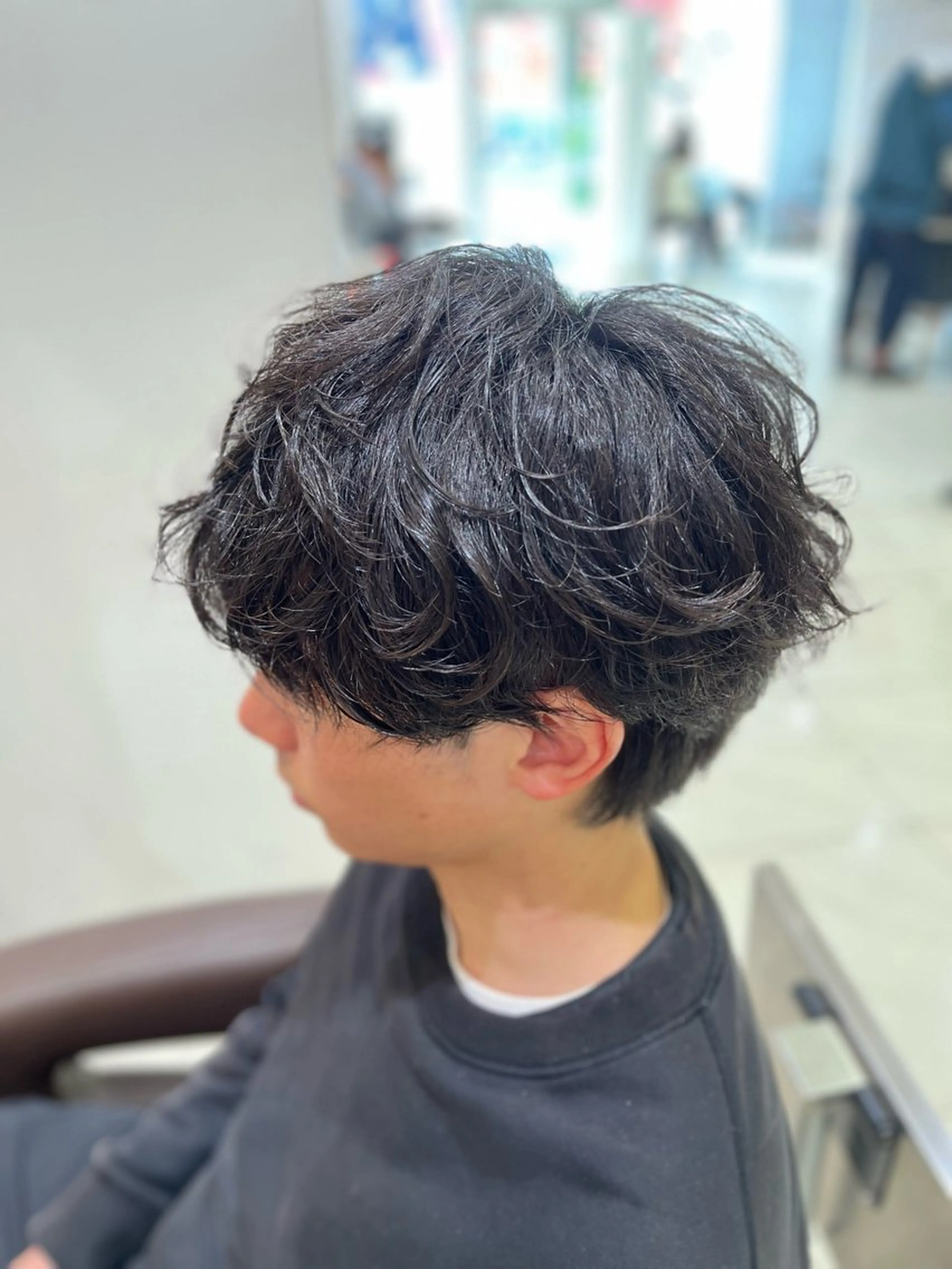 パーマ メンズ フェザーパーマ メンズパーマ ニュアンスパーマ カット パーマ トリートメント ヘアセット 【メンズパーマ✨️ 髪質改善矯正】岩城のヘアスタイル