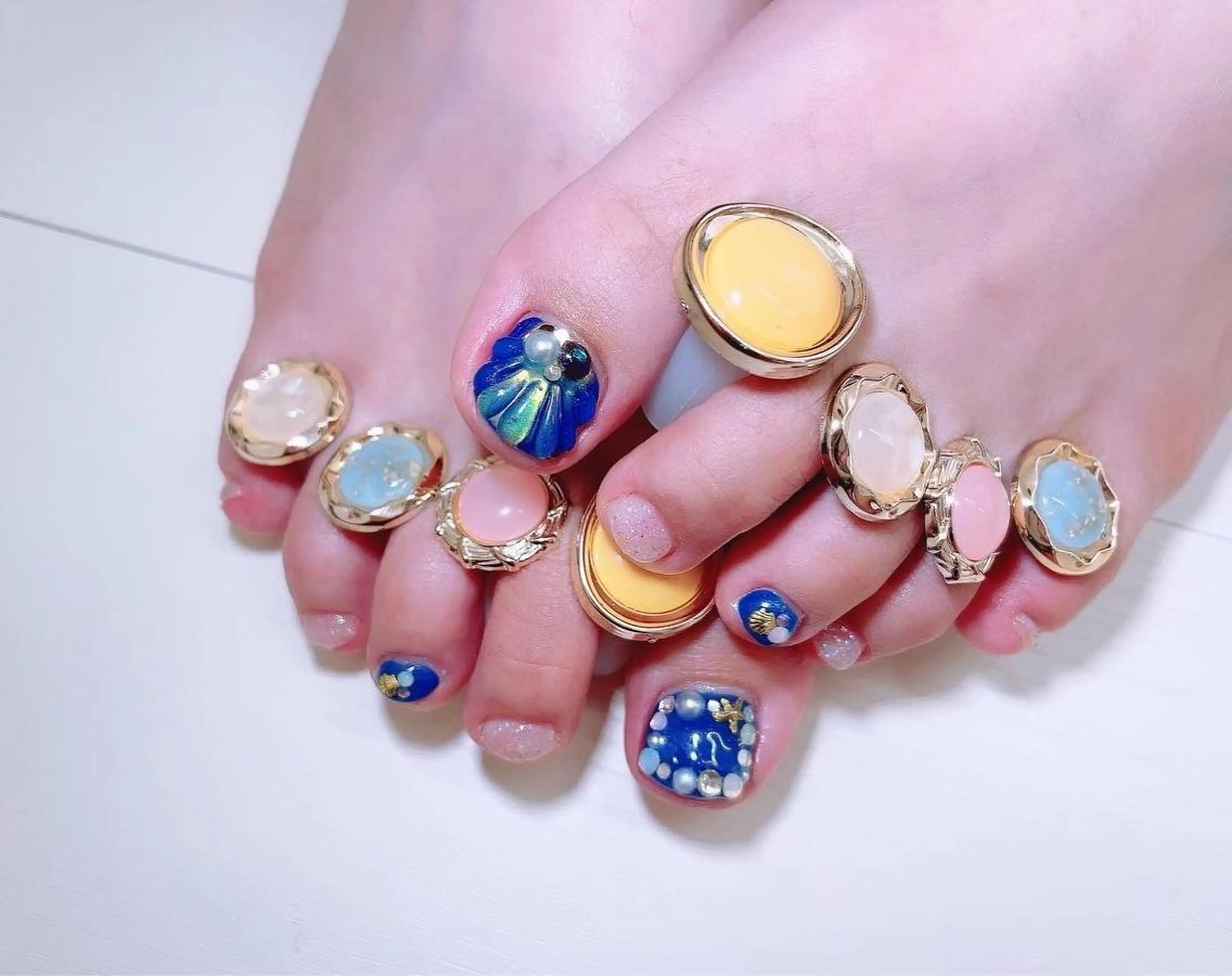 ネイル フットネイル ジェルネイル グラデーション ハードジェル キラキラネイル Lilas Nailのネイルデザイン